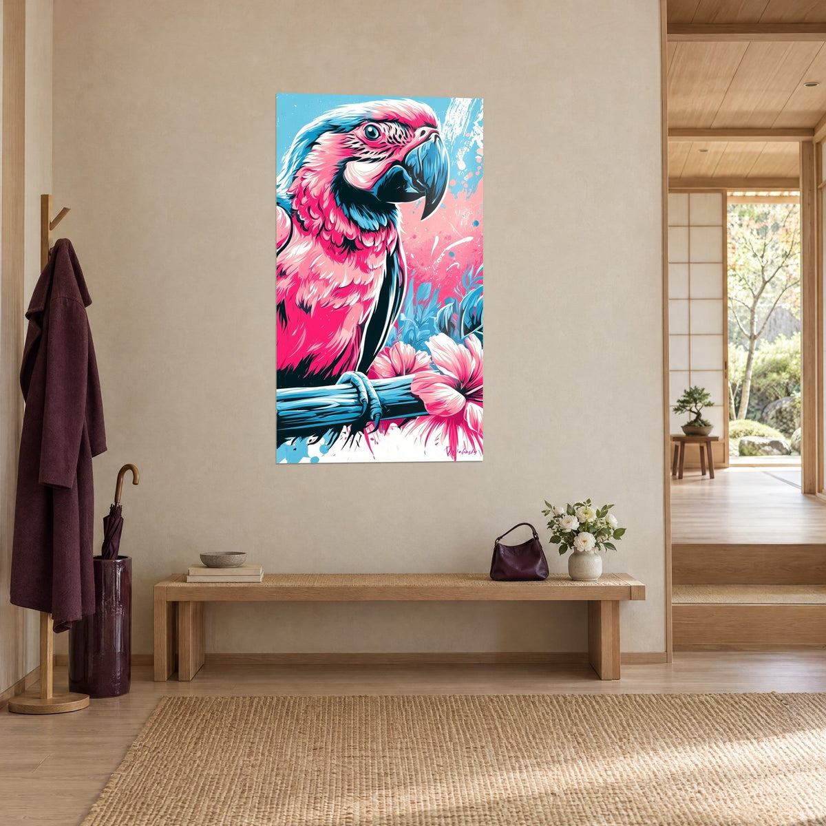 Schilderij papegaai met fuchsia en turquoise verenkleed, klauwen om de stok geklemd, hangend aan een beige muur naast een houten bank