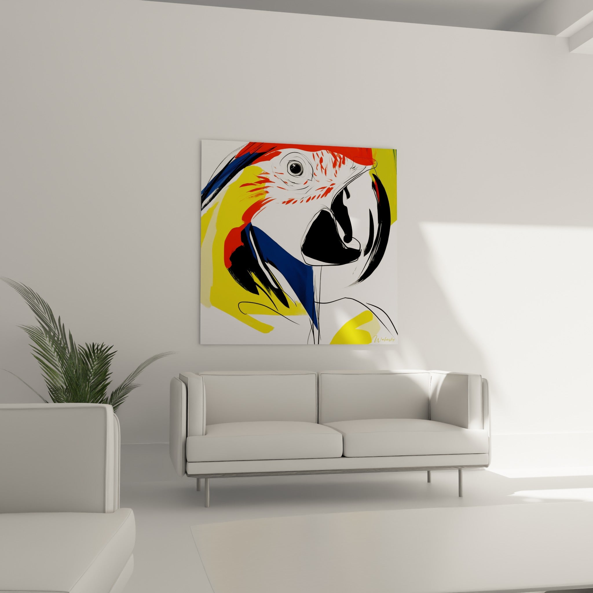 Bec noir et crête rouge orangé de l'oiseau, fond jaune éclatant, au-dessus d'un canapé dans un salon lumineux