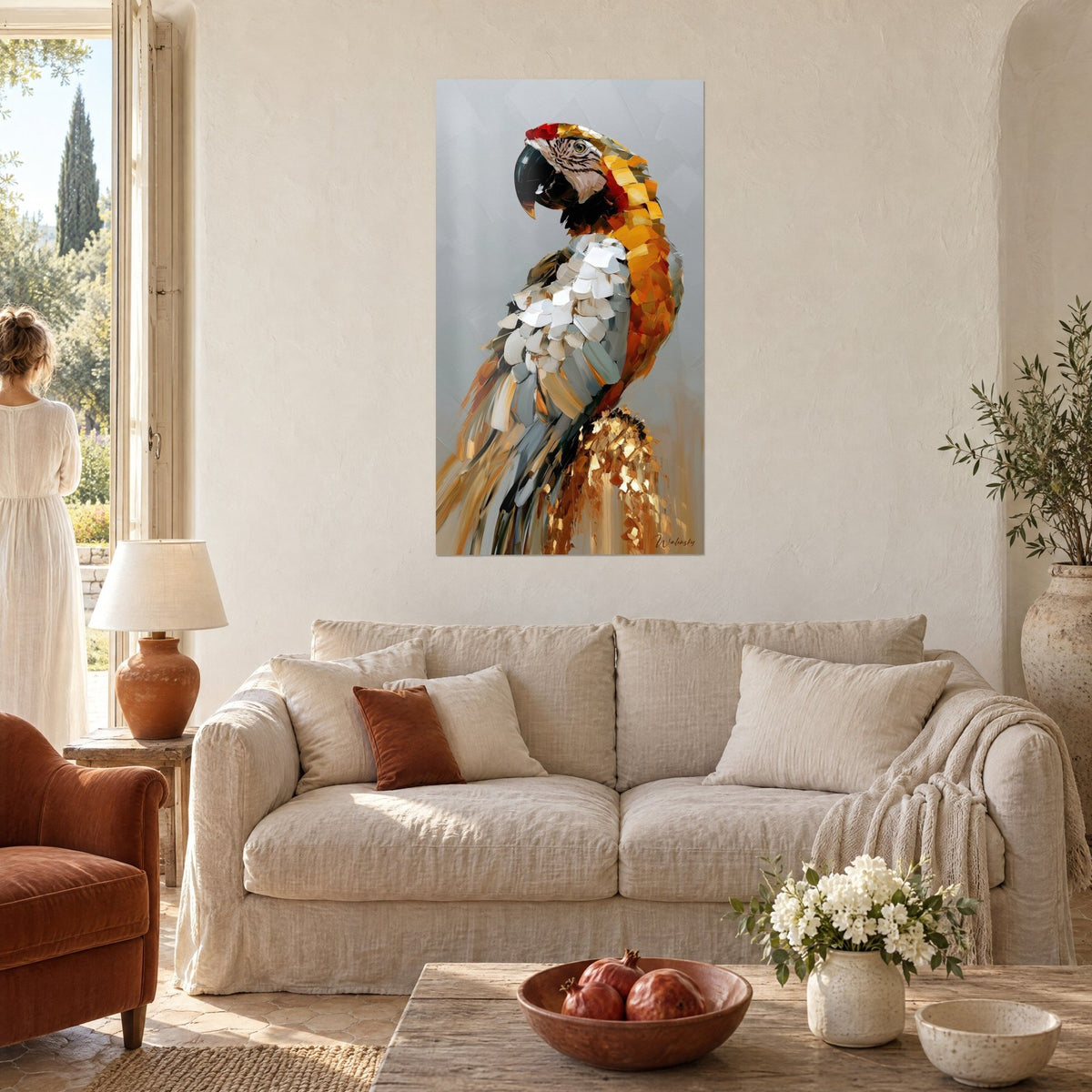 Wall art macaw in profile with white and ochre feathers, thick palette-knife strokes on a grey background, two people seen from behind, above a sofa in a bright living room