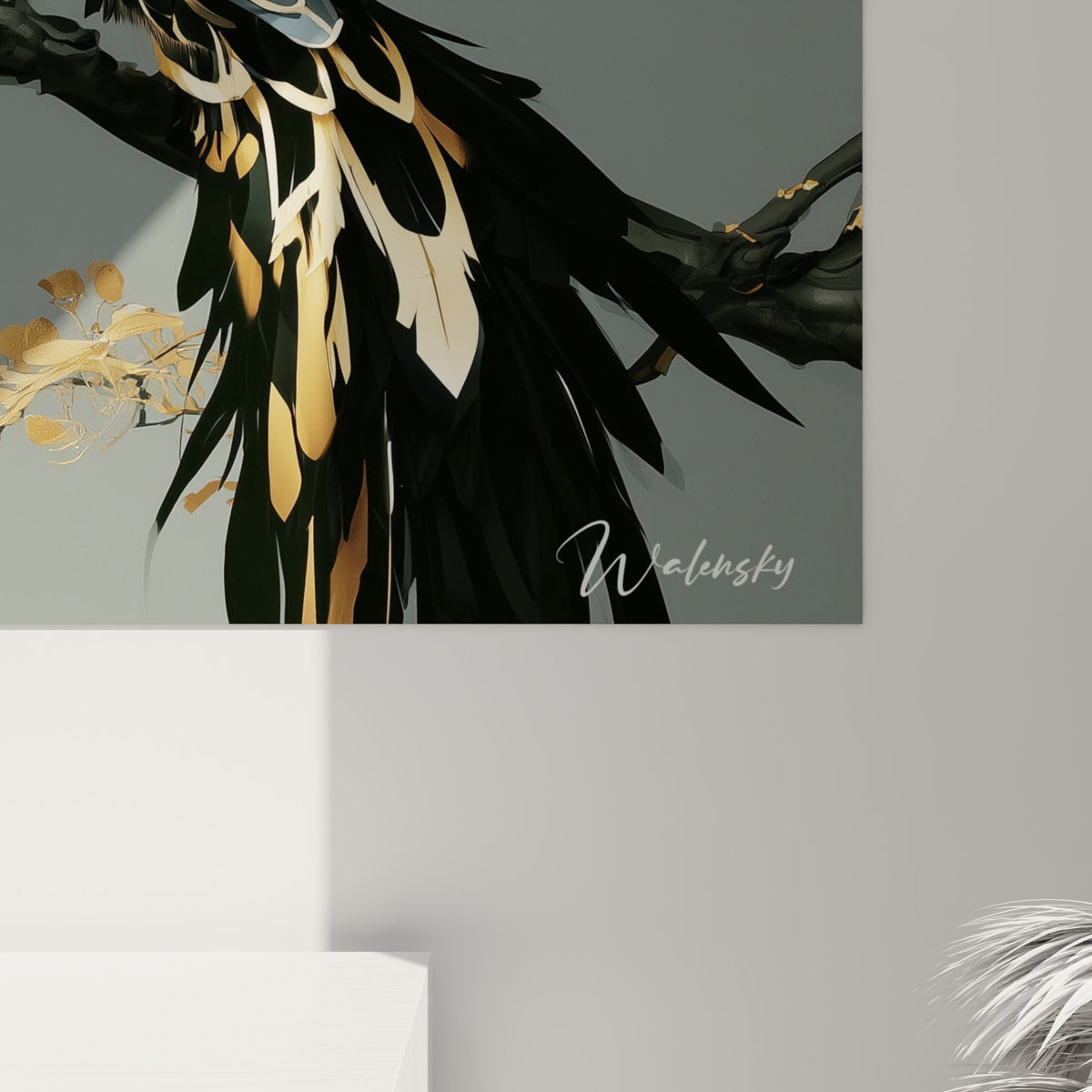 Détail des plumes dorées et noires du rapace et du blanc éclatant des cacatoès, textures fines et contrastées
