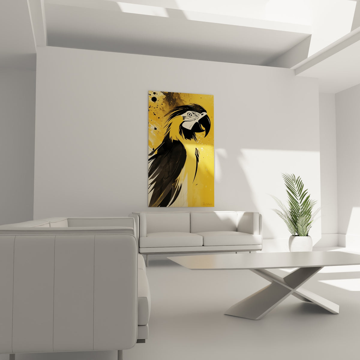 Perroquet doré et noir au regard intense, disposé au-dessus d'un canapé dans un salon lumineux