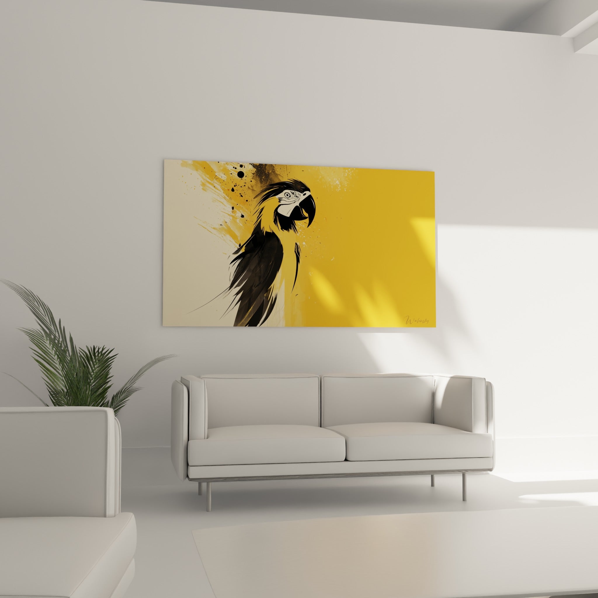 Volatile noir aux plumes effilées sur fond jaune vif, placé au-dessus d'un canapé dans un salon lumineux