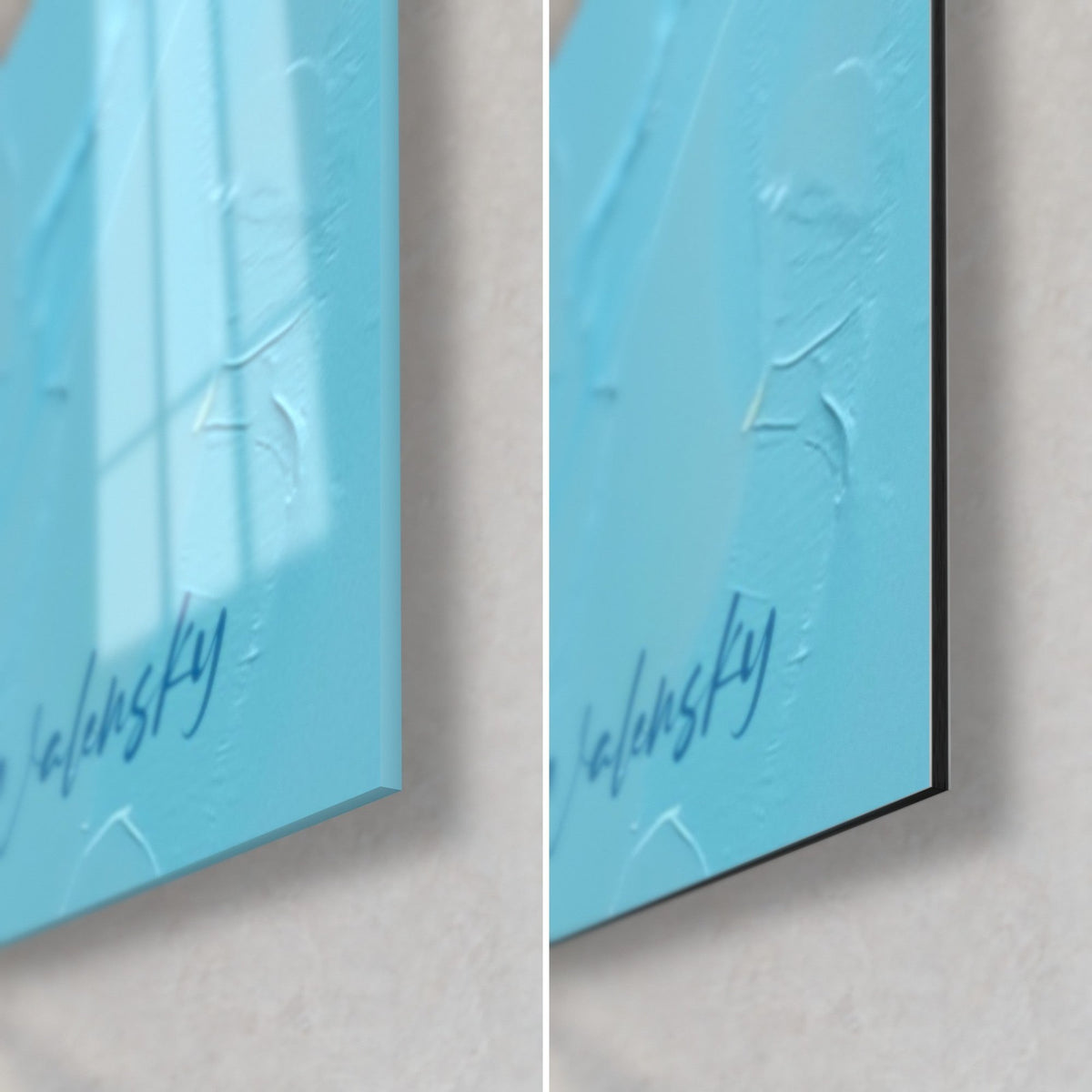 Wall art blue and white parrot, bottom right corner: glossy acrylic glass on the left, matte Dibond aluminium on the right, 3 mm edge