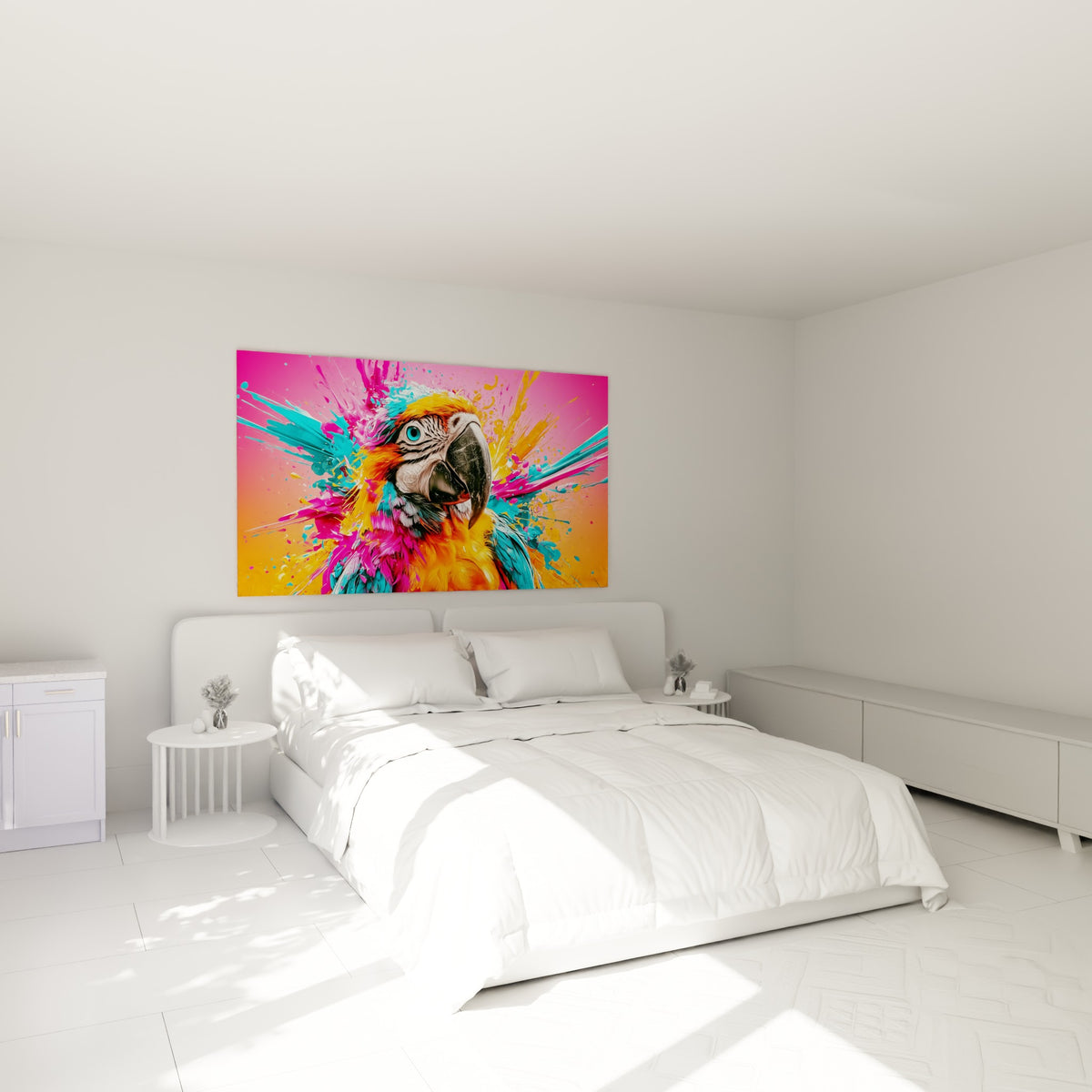 Ara coloré aux éclaboussures roses et turquoise, accroché au-dessus d'un lit dans une chambre claire