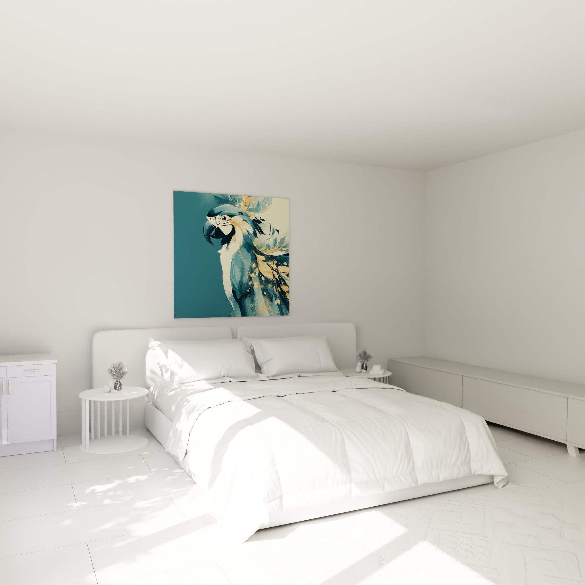 Oiseau exotique bleu pétrole et doré au-dessus d'un lit dans une chambre claire, plumage éclaboussé