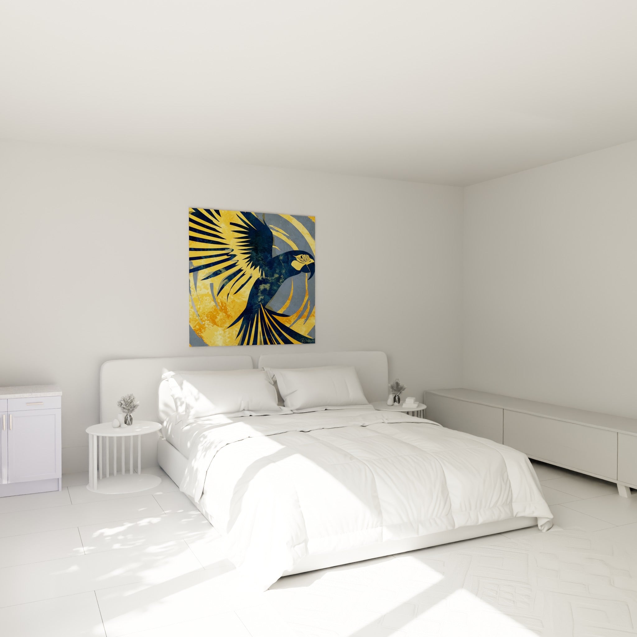 Oiseau stylisé bleu marine et jaune ocre en plein vol, au-dessus d'un lit dans une chambre claire