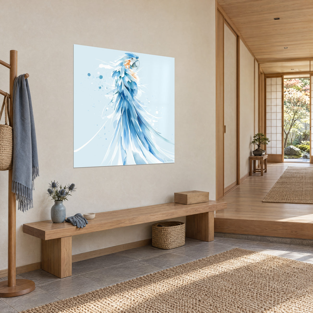 Tableau oiseau exotique en traînée de plumes azur et blanc glacé, éclaboussures, accroché dans une entrée japandi en bois clair