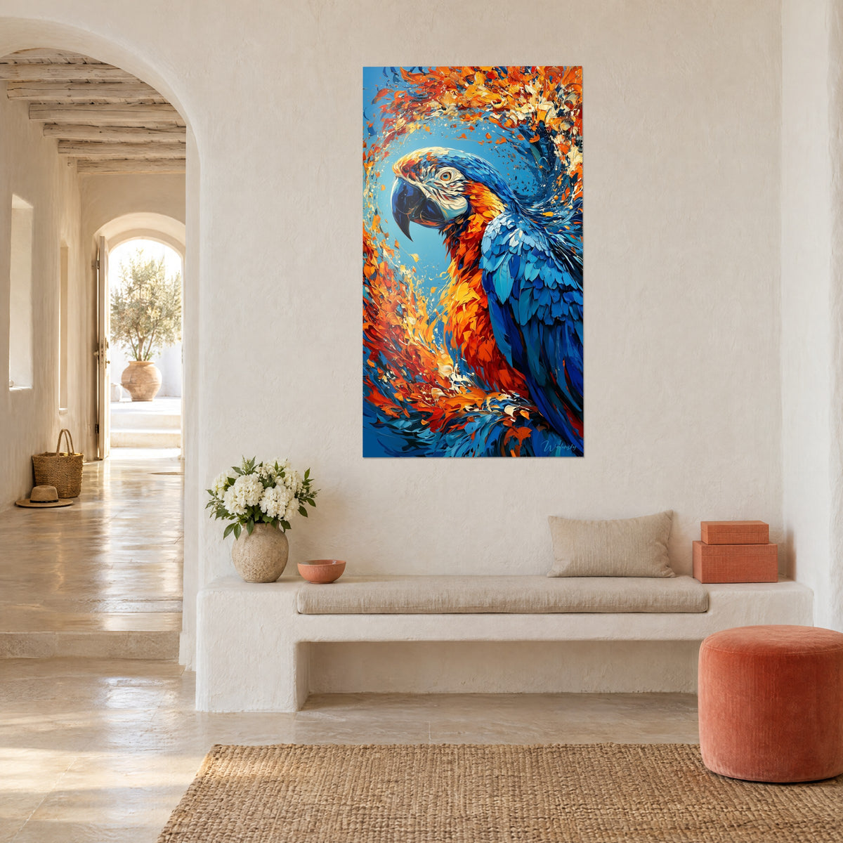 Tableau perroquet à la crête ocre et au plumage turquoise, tourbillon orangé, mur blanc chaulé et banquette méditerranéenne