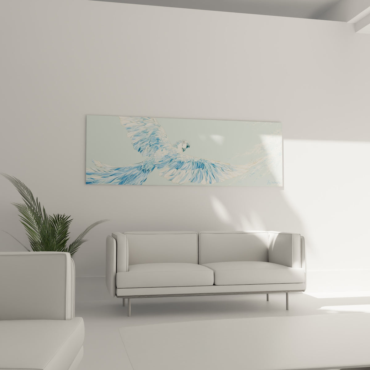 Perroquet ailes largement ouvertes teintes bleu ciel et blanc, au-dessus d'un canapé dans un salon lumineux