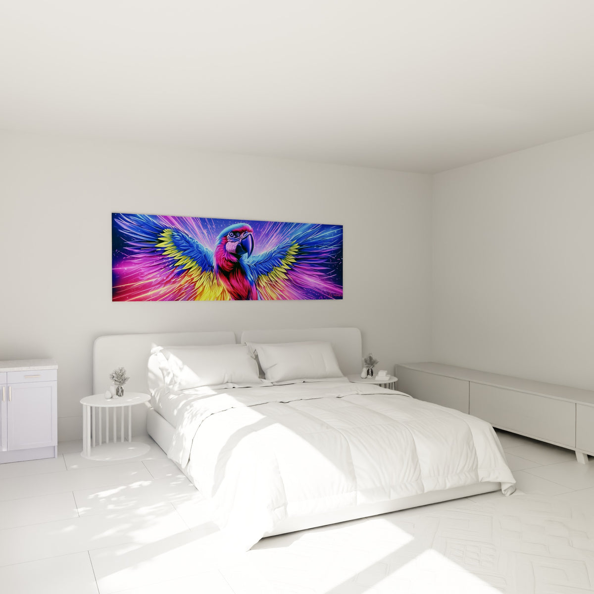 Envol du perroquet fuchsia et bleu marine accroché au-dessus d'un lit dans une chambre claire