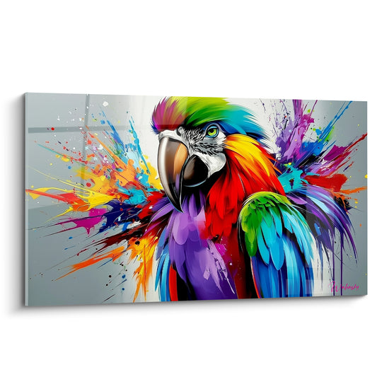 Perroquet aux plumes rouge et violet éclatées dans une explosion de peinture colorée sur fond gris