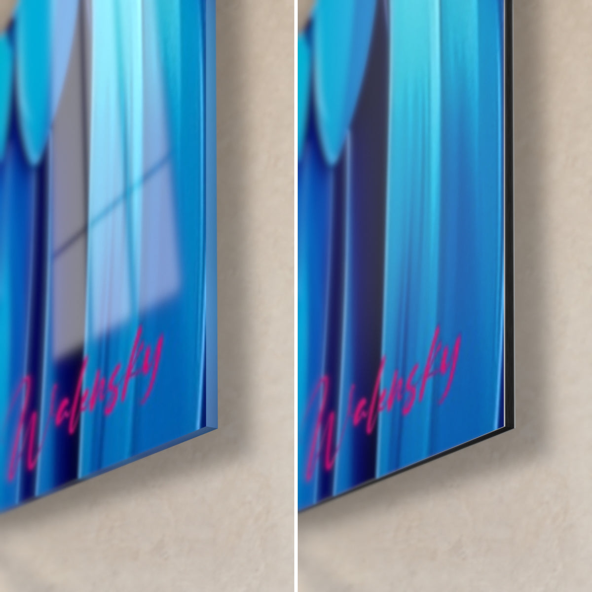 Tableau ara aux plumes bleu azur et vertes, coin bas droit en verre brillant reflétant la lumière, Dibond mat, tranche de 3 mm