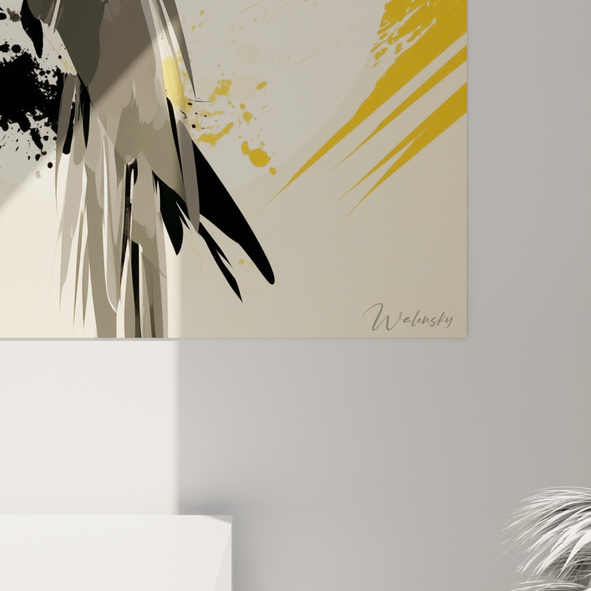 Empâtements dorés et coulures noires visibles sur le plumage du perroquet, matière encrée et texture granuleuse