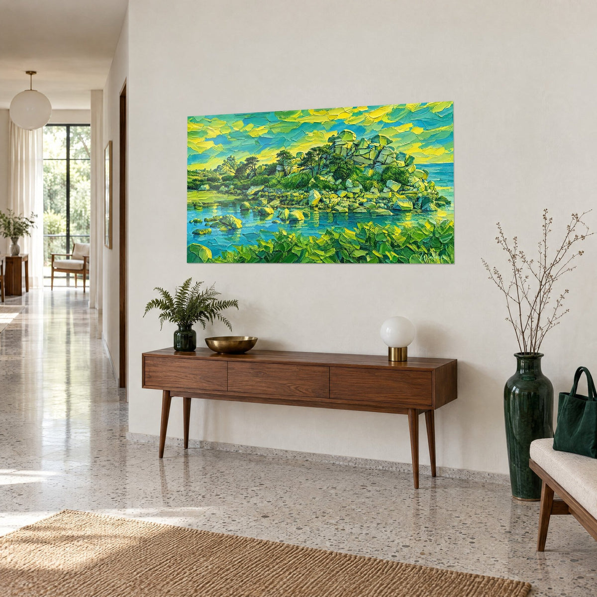 Tableau amas de rochers moussus en peinture épaisse, eau bleu turquoise, buissons vert vif et ciel jaune, sur un buffet en bois