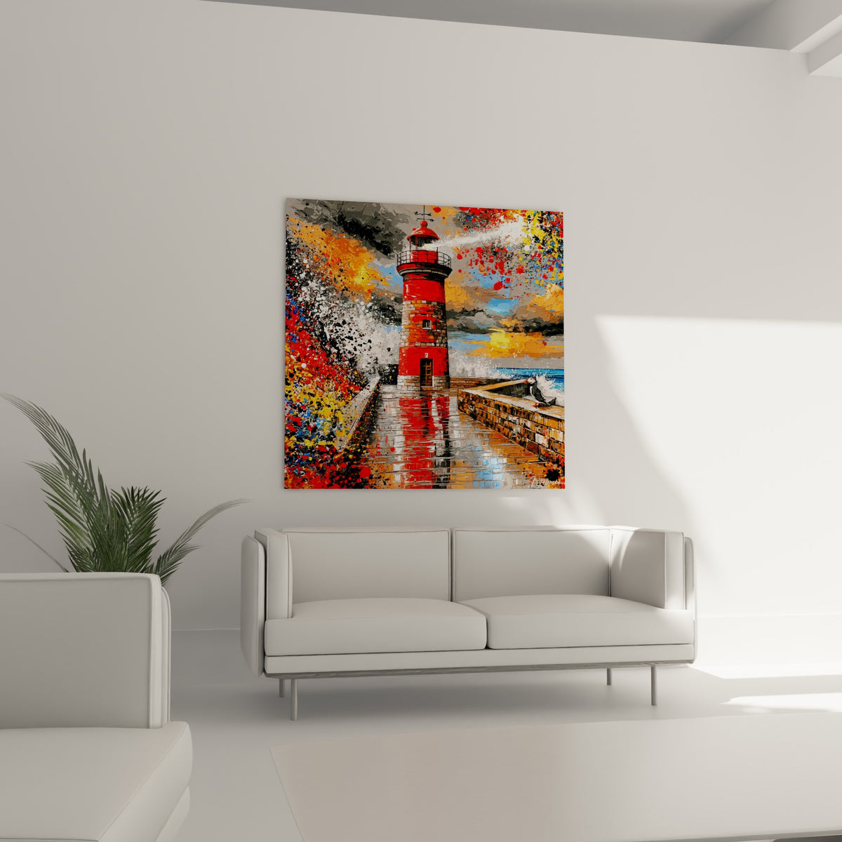 Faisceau lumineux blanc du phare rouge traversant un ciel orageux, au-dessus d'un canapé dans un salon lumineux