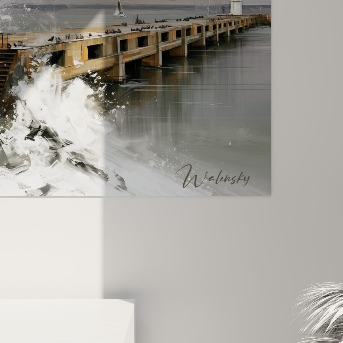 Empâtements gris et orangés capturant les vagues écumantes contre la pierre du phare