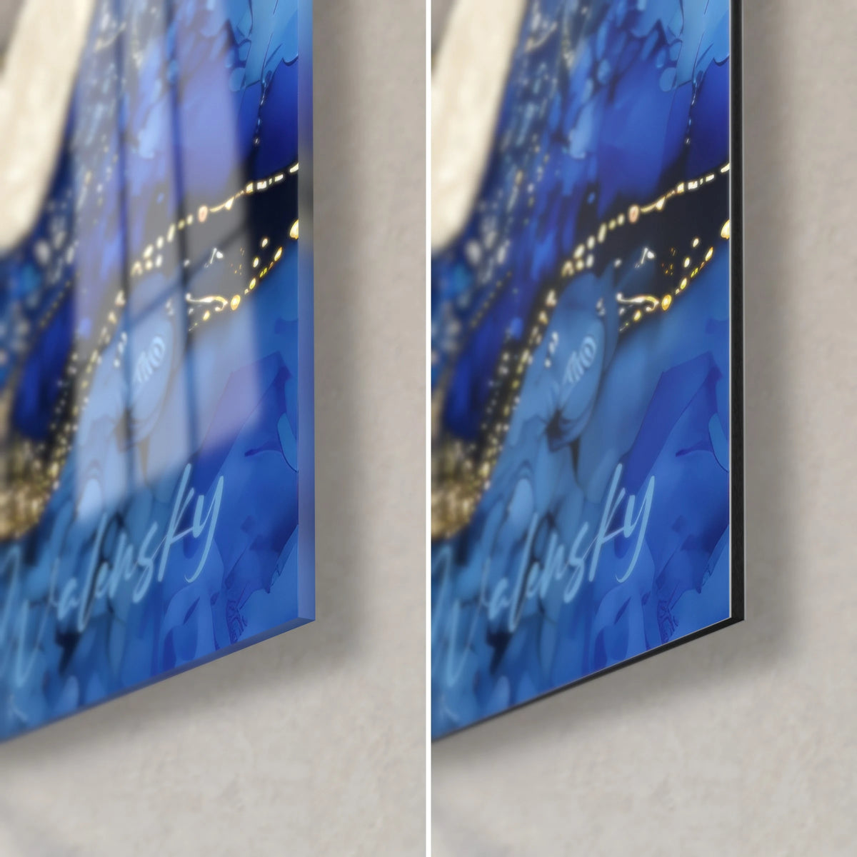 Schilderij octopus in goud en koningsblauw, rechtsonder: glanzend acrylglas links, mat Dibond-aluminium rechts, rand van 3 mm zichtbaar