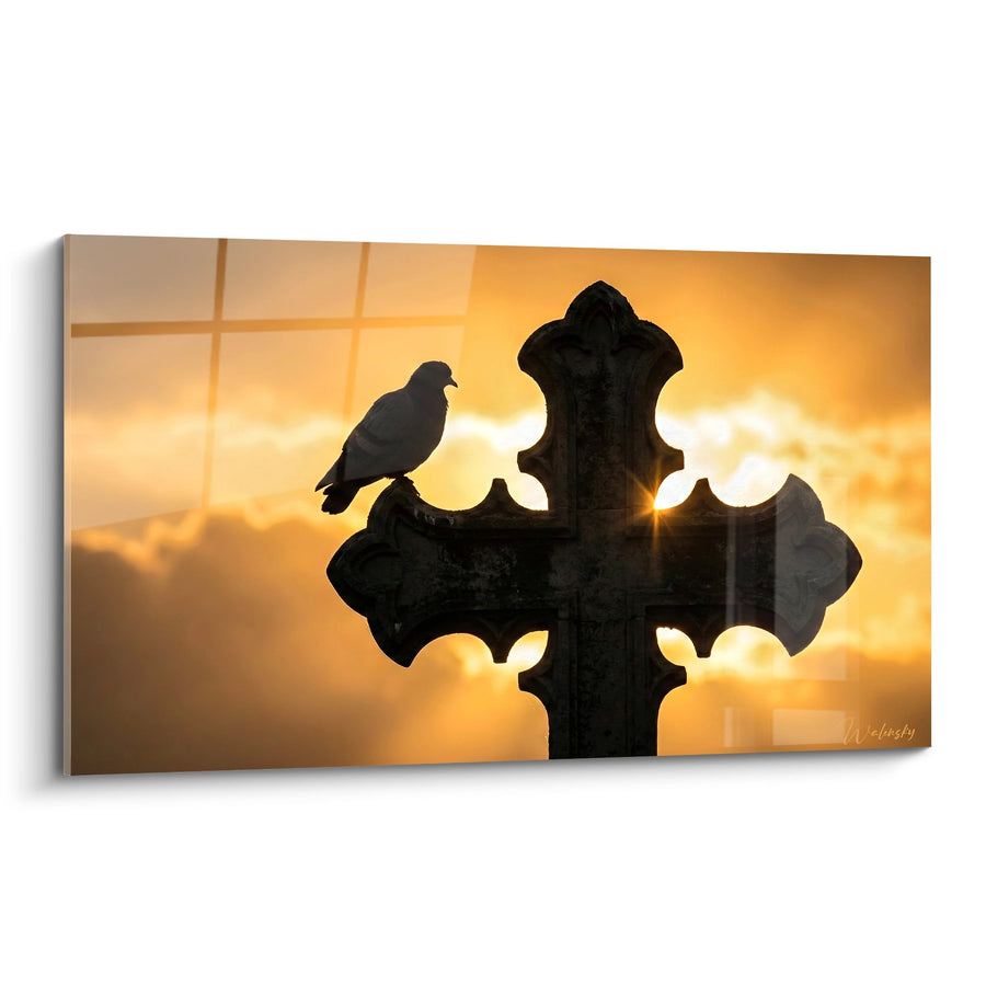 Tableau Pigeon perché sur croix ornée au coucher de soleil doré - Sérénité spirituelle - Edition Pigeon