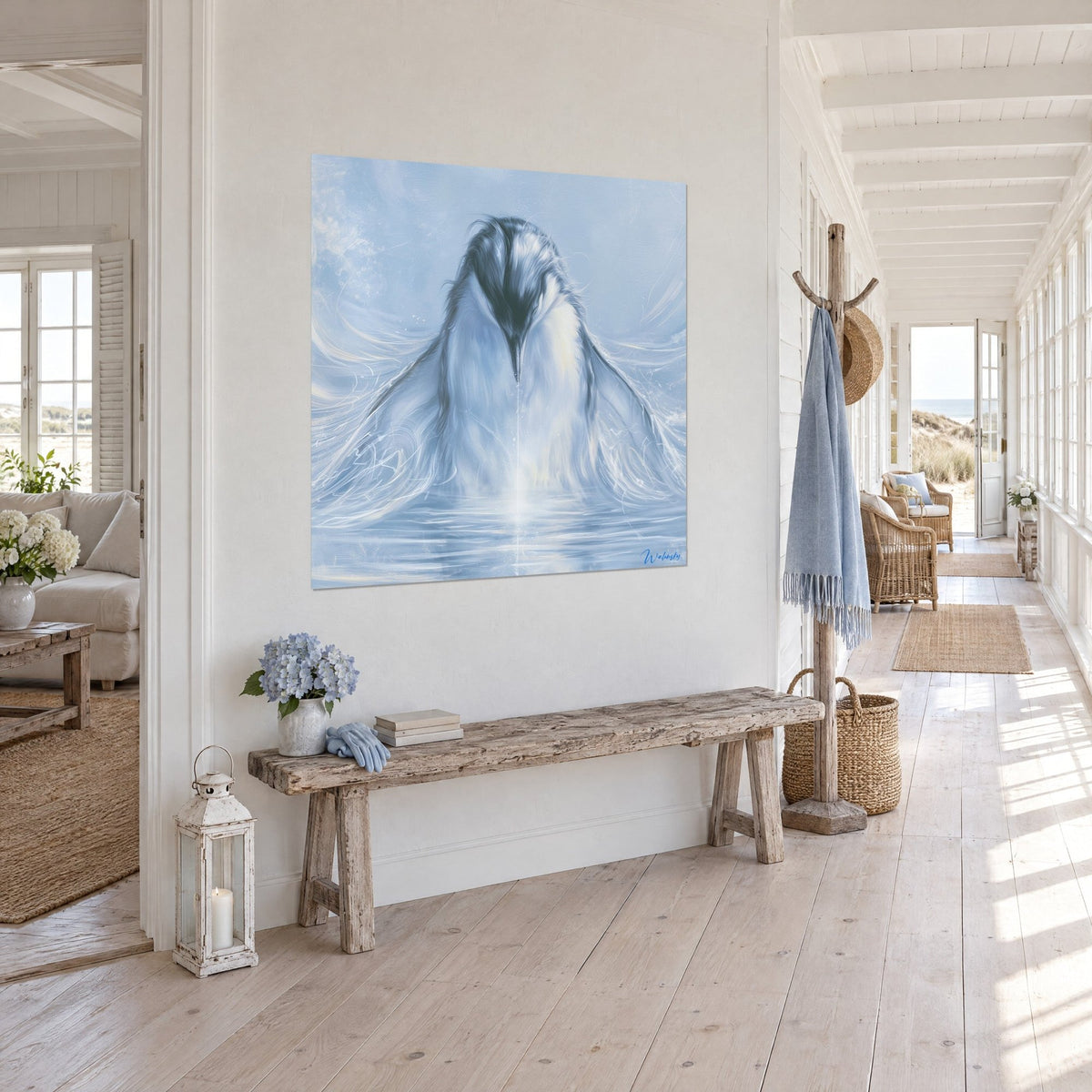 Schilderij poolvogel met uitgespreide vleugels als hemelsblauwe en crèmekleurige zeilen, driekwart aanzicht, gang met lichte houten bank