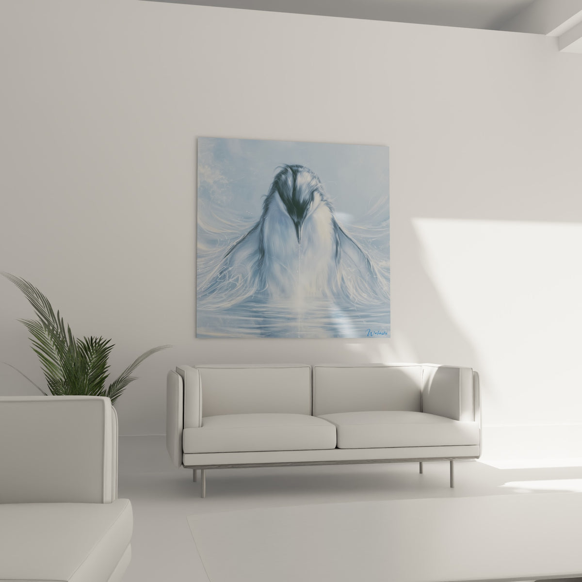 Pingouin anthracite et bleu pastel accroché au-dessus d'un canapé dans un salon lumineux