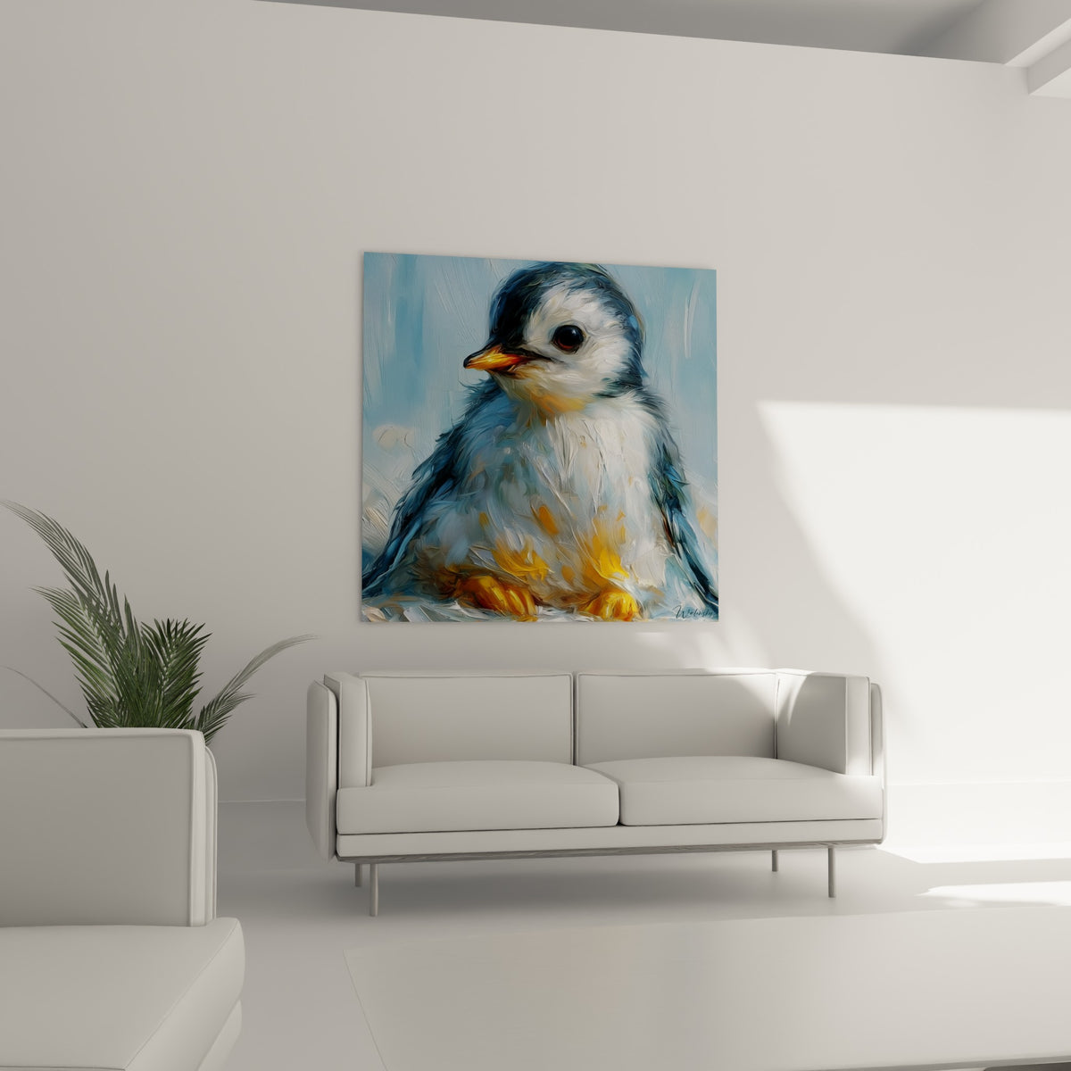 Jeune pingouin gris anthracite et doré, œil noir expressif, accroché au-dessus d'un canapé dans un salon lumineux