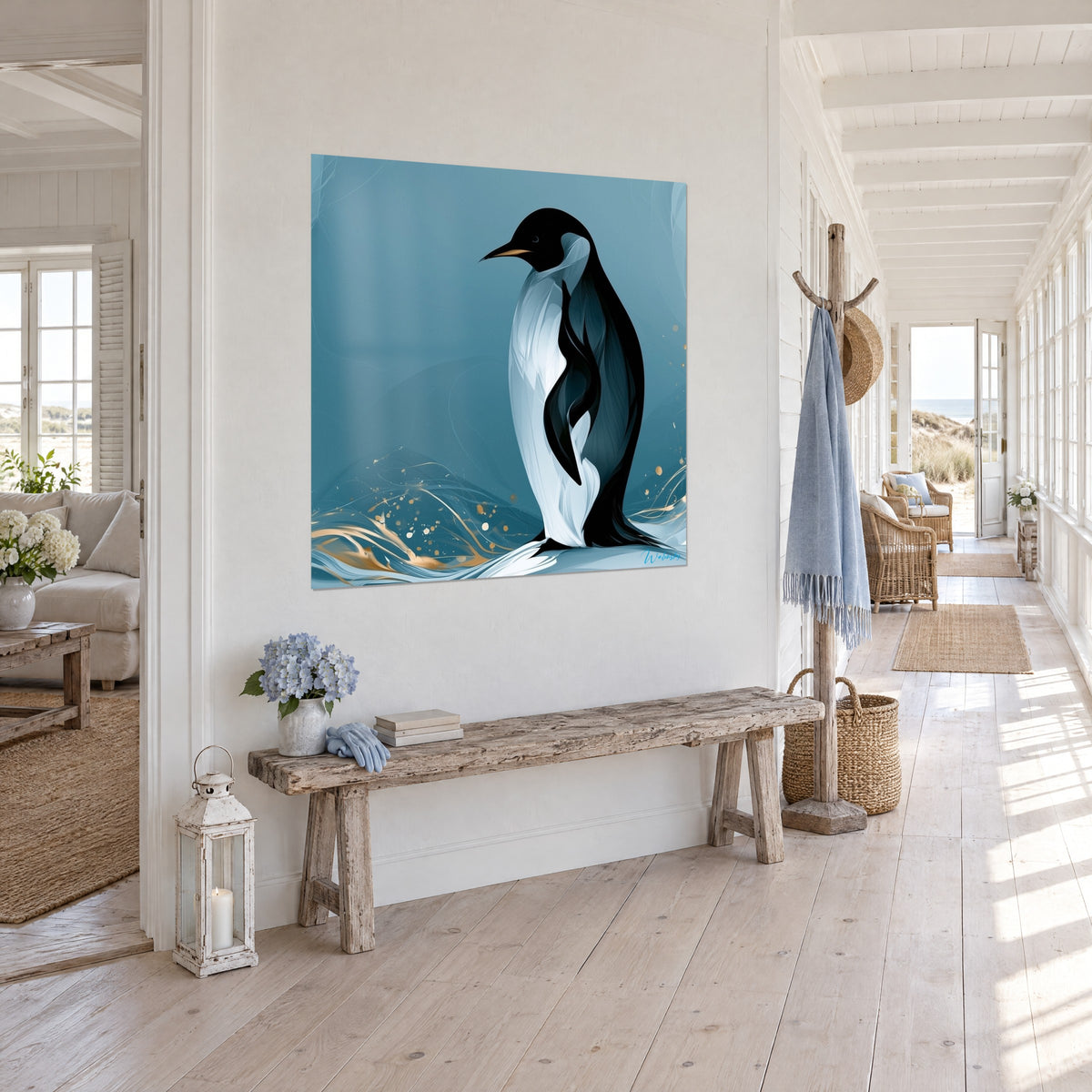 Tableau pingouin de profil, bec fin orangé, plumage ivoire et noir sur aplat bleu acier, en vue de trois-quarts dans un couloir clair
