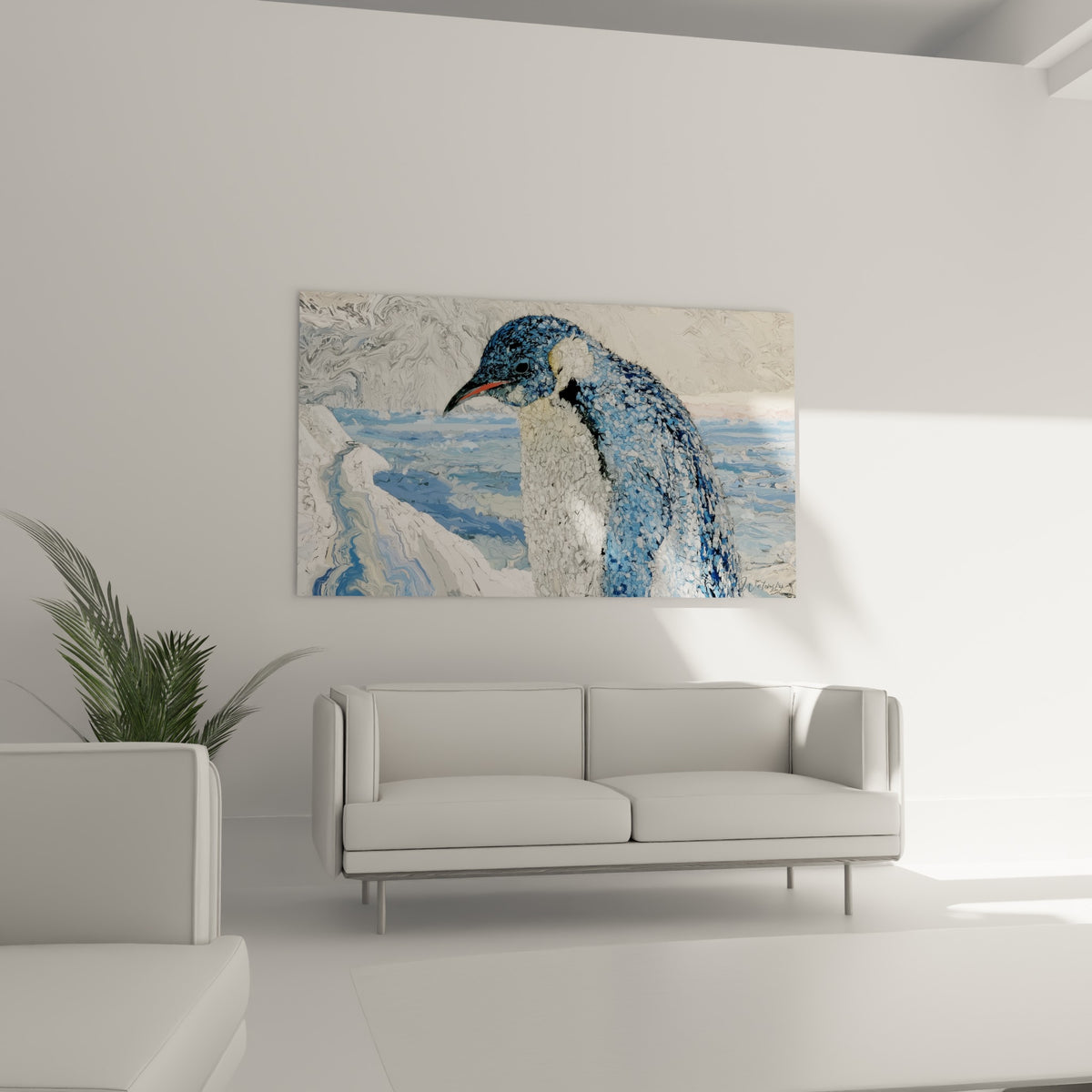 Oiseau polaire bleu marine et ivoire, bec rose corail, suspendu au-dessus d'un canapé dans un salon lumineux