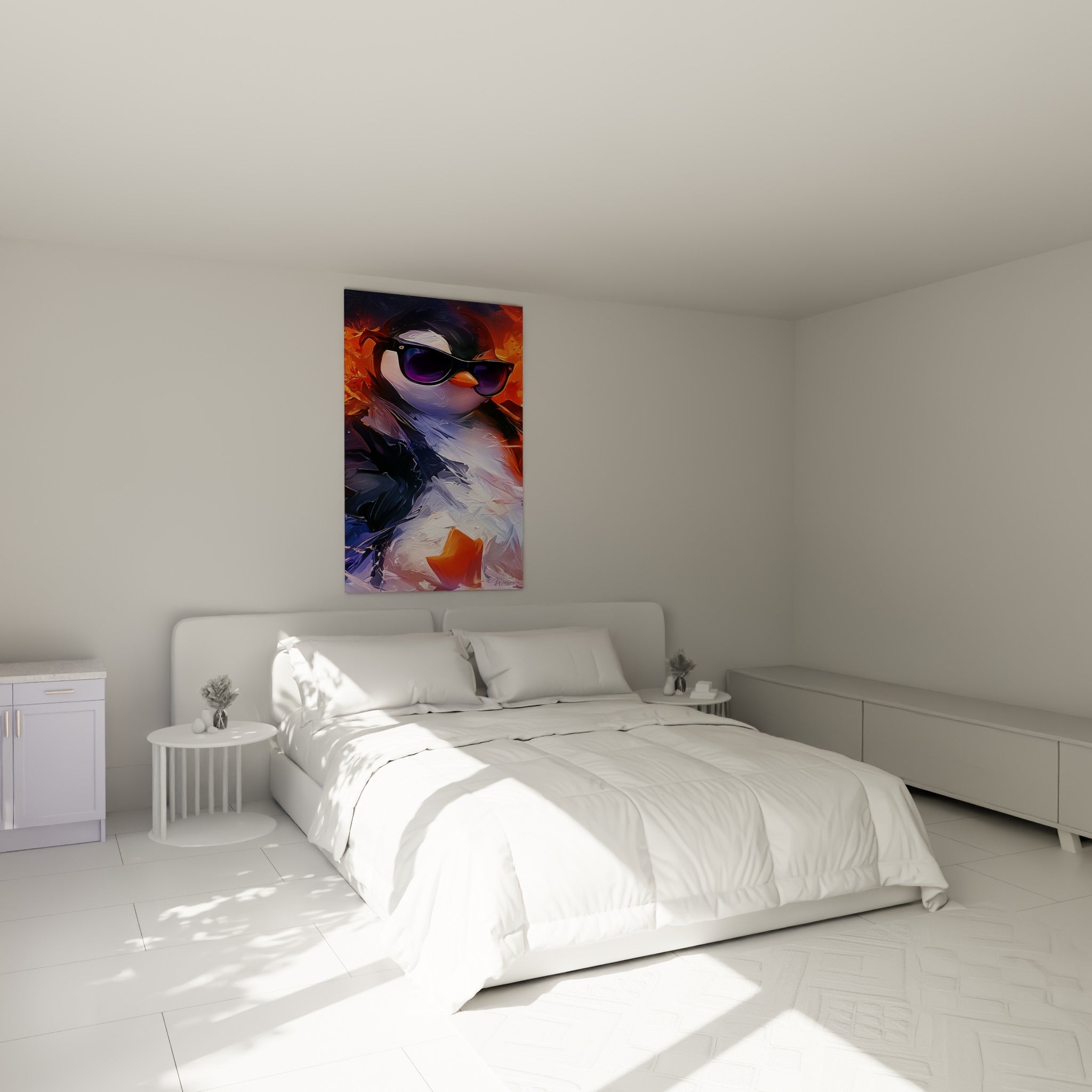Bec orange vif et plumage blanc glacé de ce pingouin, accroché au-dessus d'un lit dans une chambre claire
