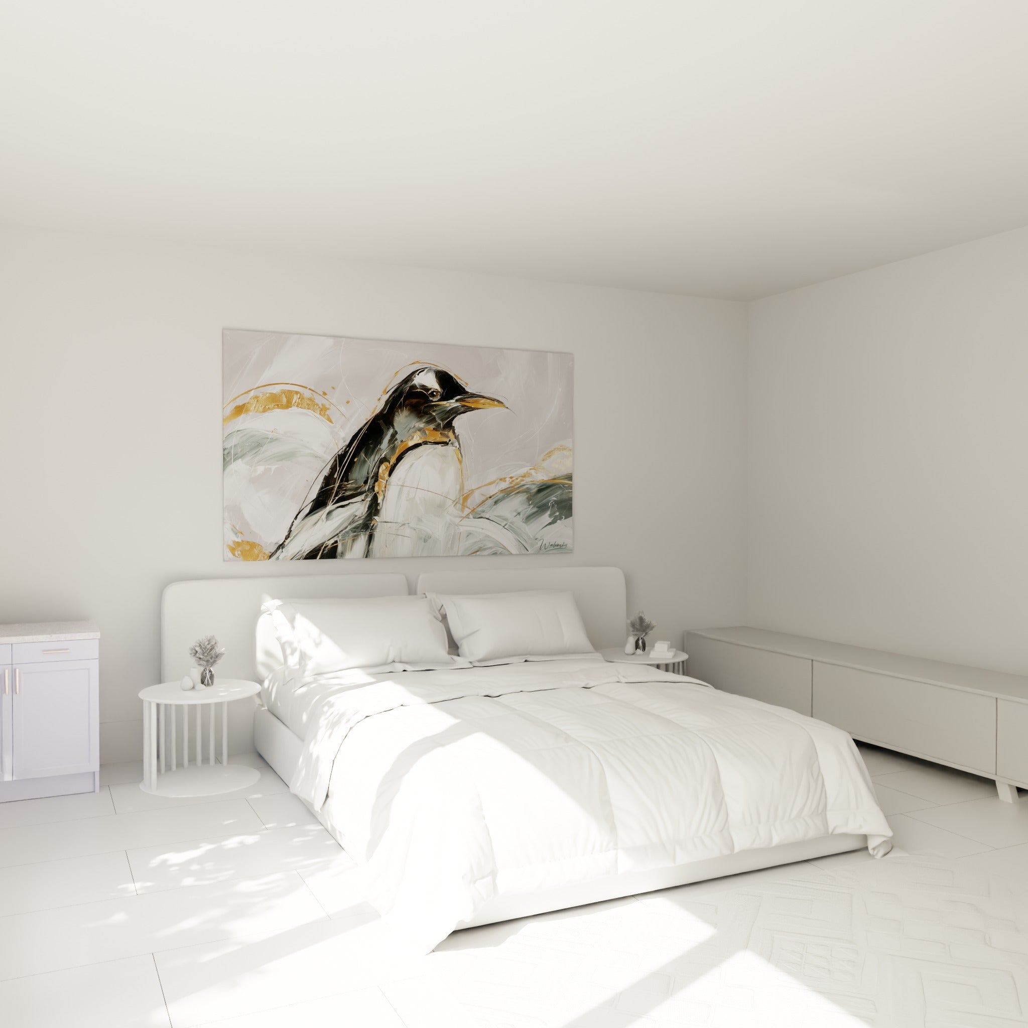 Bec doré et plumage noir du pingouin au-dessus d'un lit dans une chambre claire