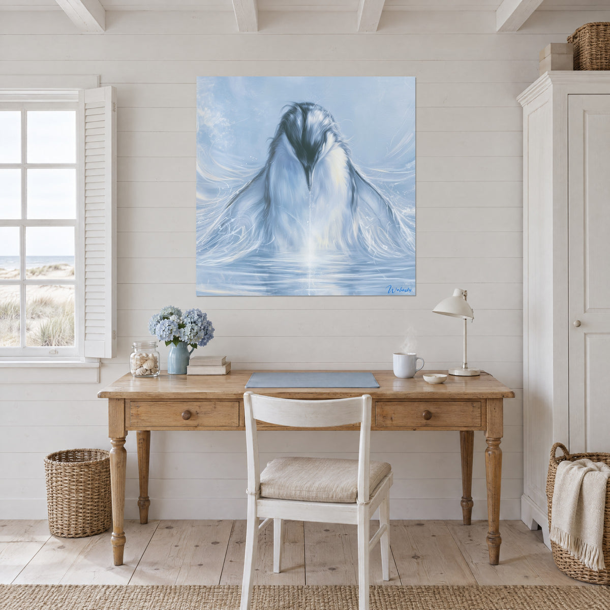 Tableau volatile antarctique tête baissée, plumage gris-bleu et blanc, ondulations d'eau argentées, face à un bureau en bois clair