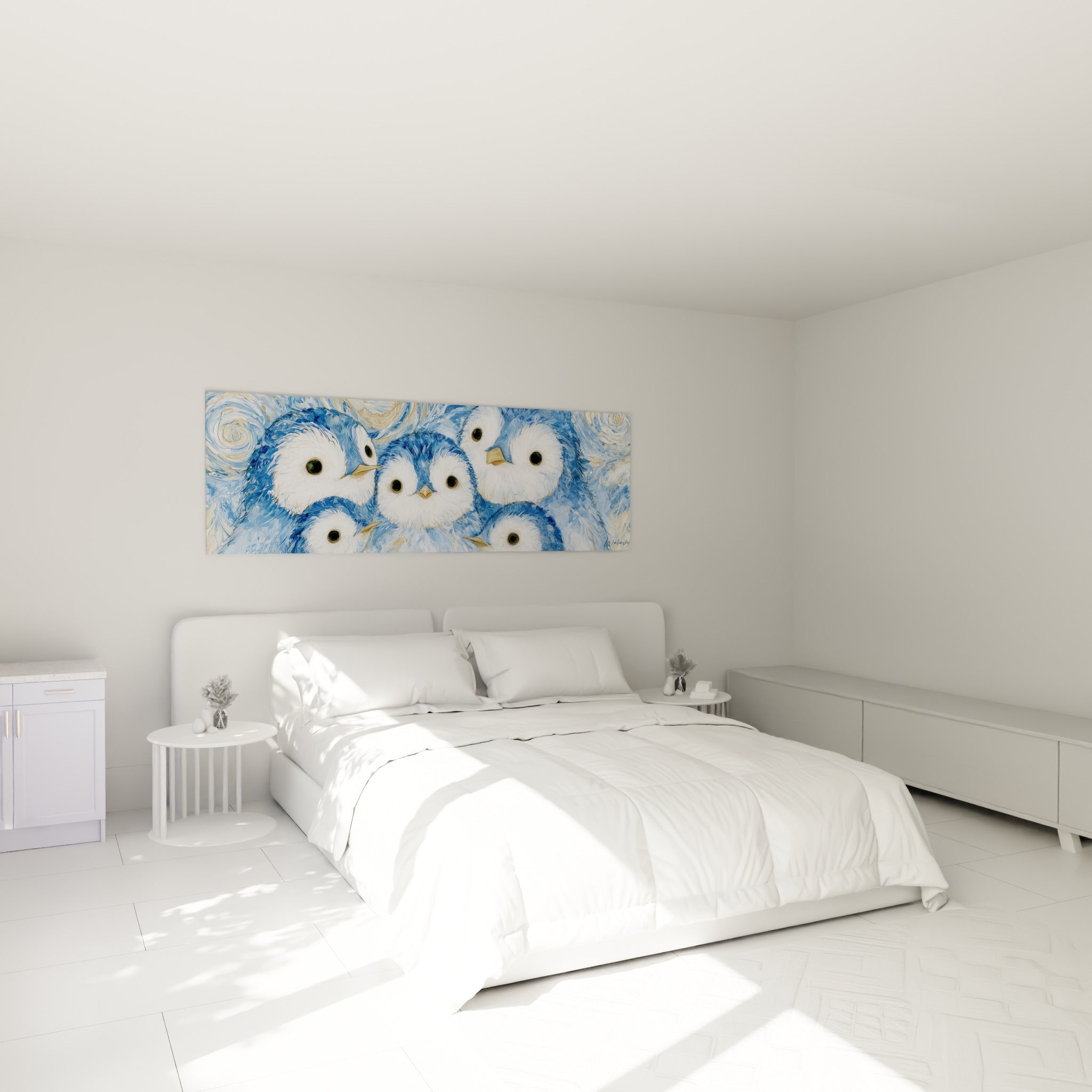 Cinq pingouins bleu marine et ocre doré accrochés au-dessus d'un lit dans une chambre claire
