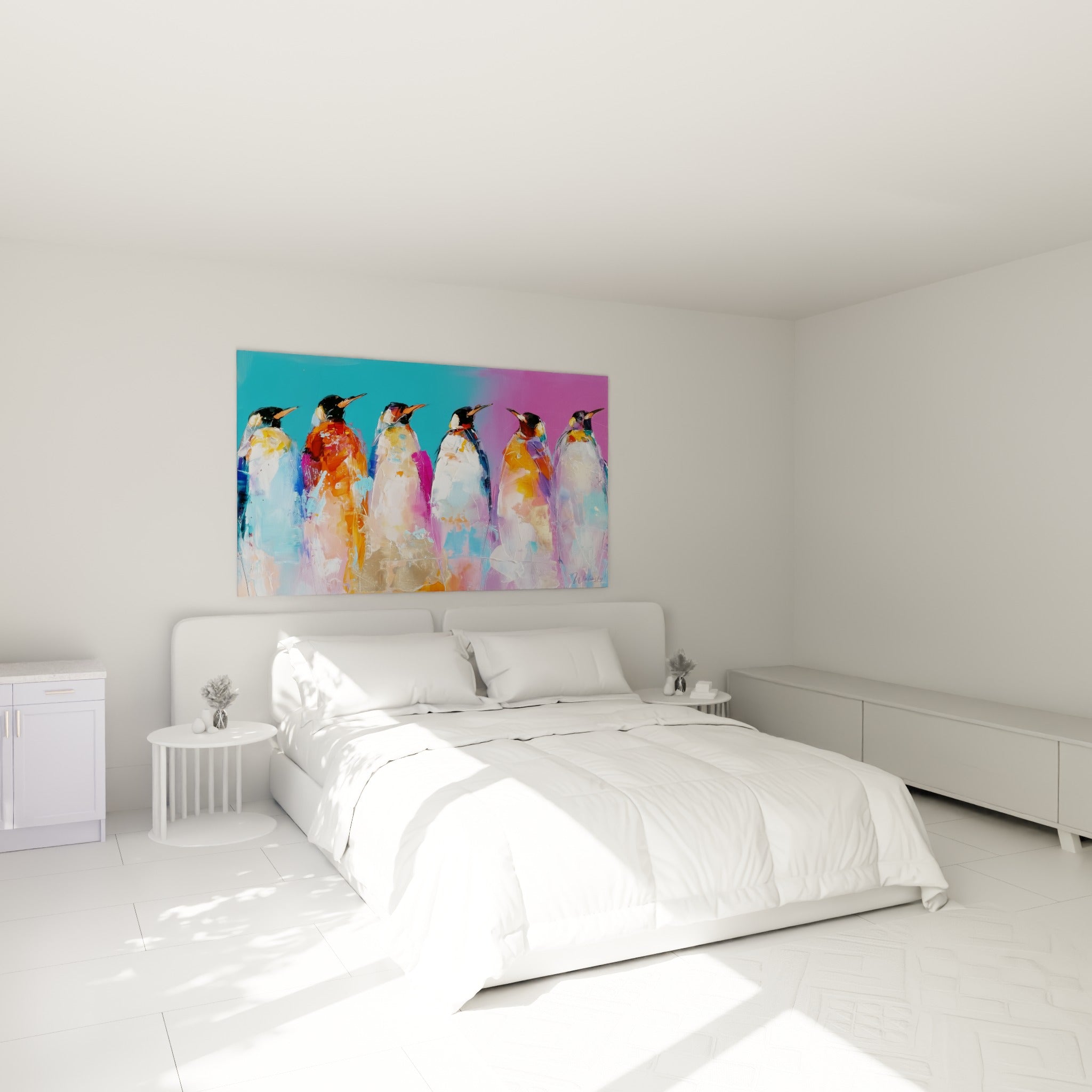 Colonie de manchots royaux aux teintes turquoise et dorées, accrochée au-dessus d'un lit dans une chambre claire