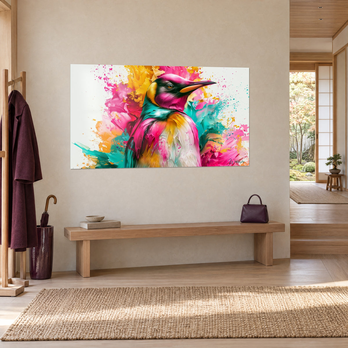 Tableau oiseau polaire de profil, bec orangé et plastron blanc, gerbes de peinture magenta et or, mur beige sur banc en bois