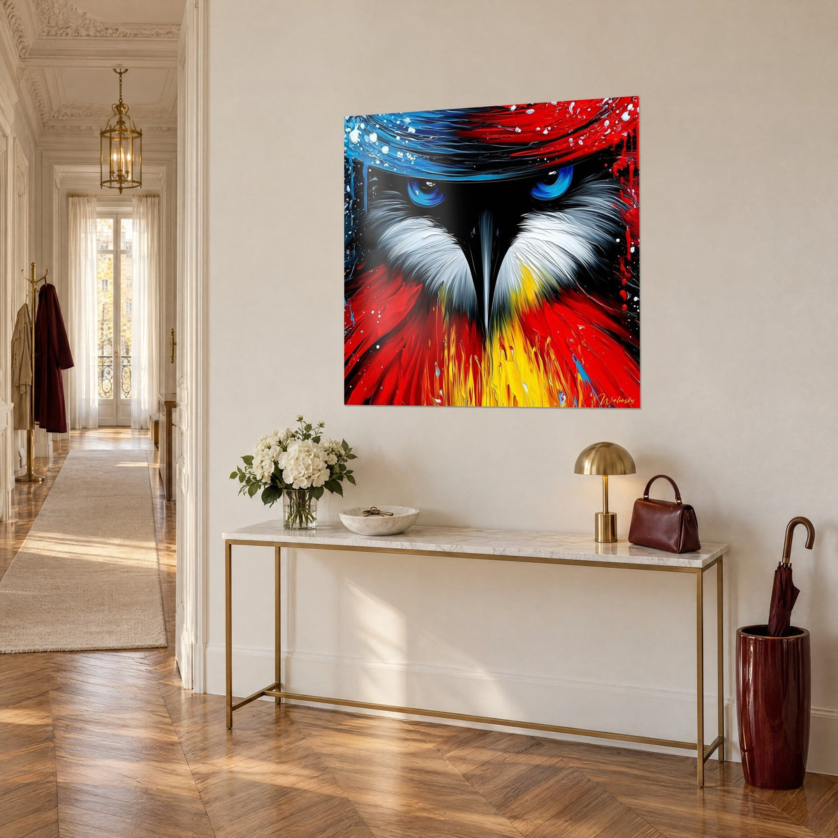 Tableau pingouin stylisé au bec noir, plumage blanc argenté et rouge flamboyant, éclaboussures bleues, sur un mur haussmannien