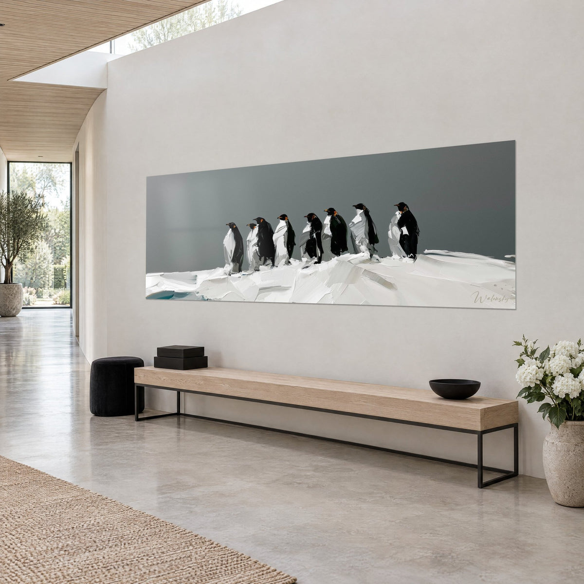 Gemälde Pinguinzug in Schwarzweiß, Packeis in cremefarbenen Spachtelstrichen, schiefergrauer Hintergrund, Dreiviertelansicht