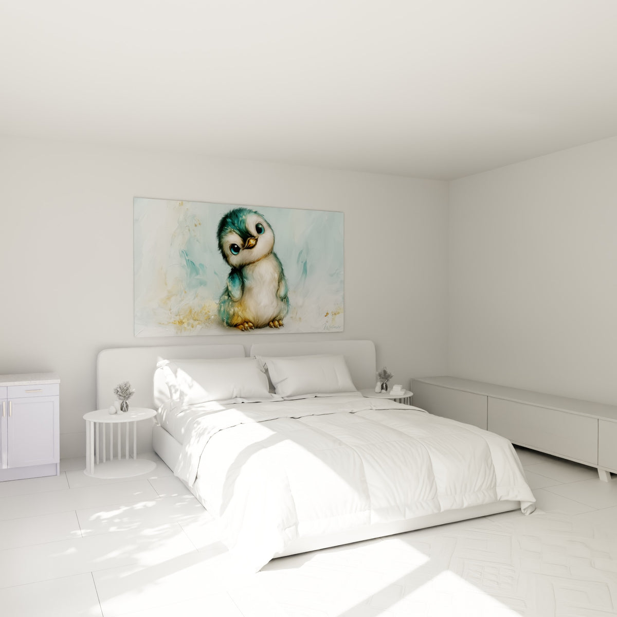 Jeune pingouin bleu pastel et crème doré, au-dessus d'un lit dans une chambre claire