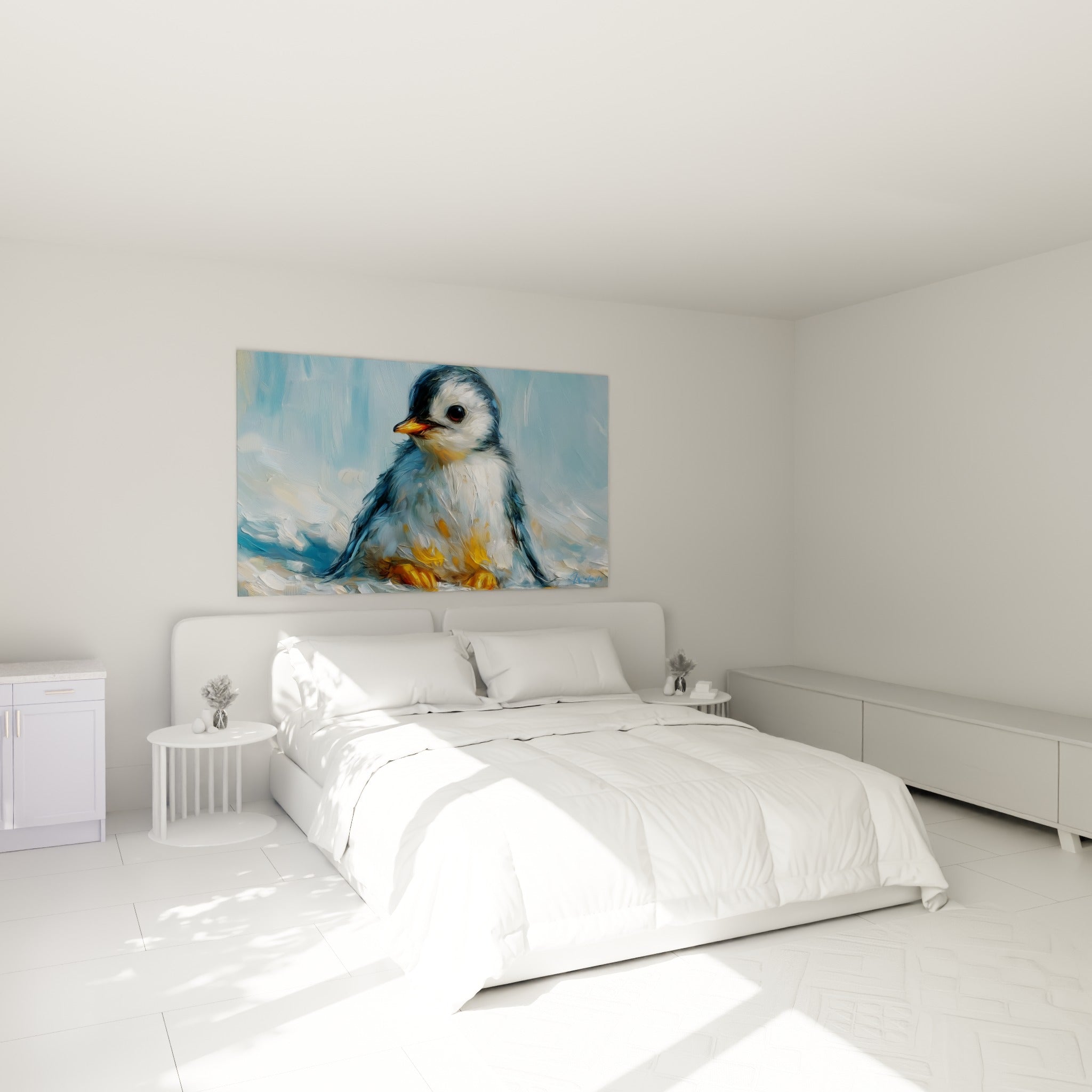 Jeune pingouin aux teintes bleu pastel et ocre, posture assise sur la glace, au-dessus d'un lit dans une chambre claire