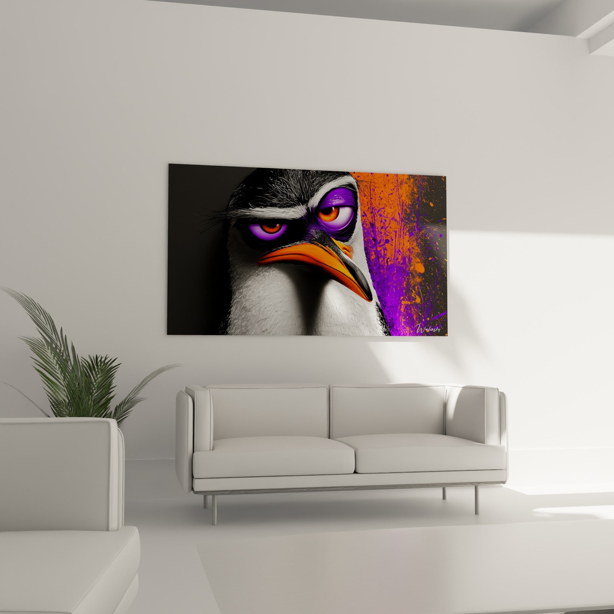 Œil violet intense du pingouin et bec orange éclatant, au-dessus d'un canapé dans un salon lumineux