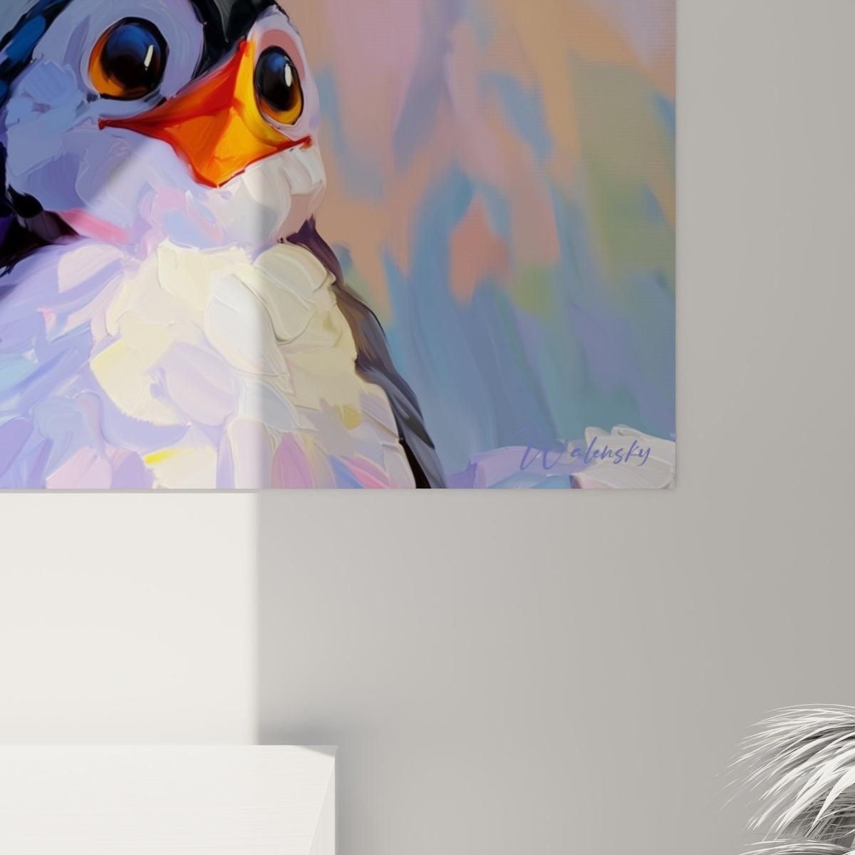 Empâtements épais de blanc et bleu pastel révèlent la matière du bec orange d'un pingouin