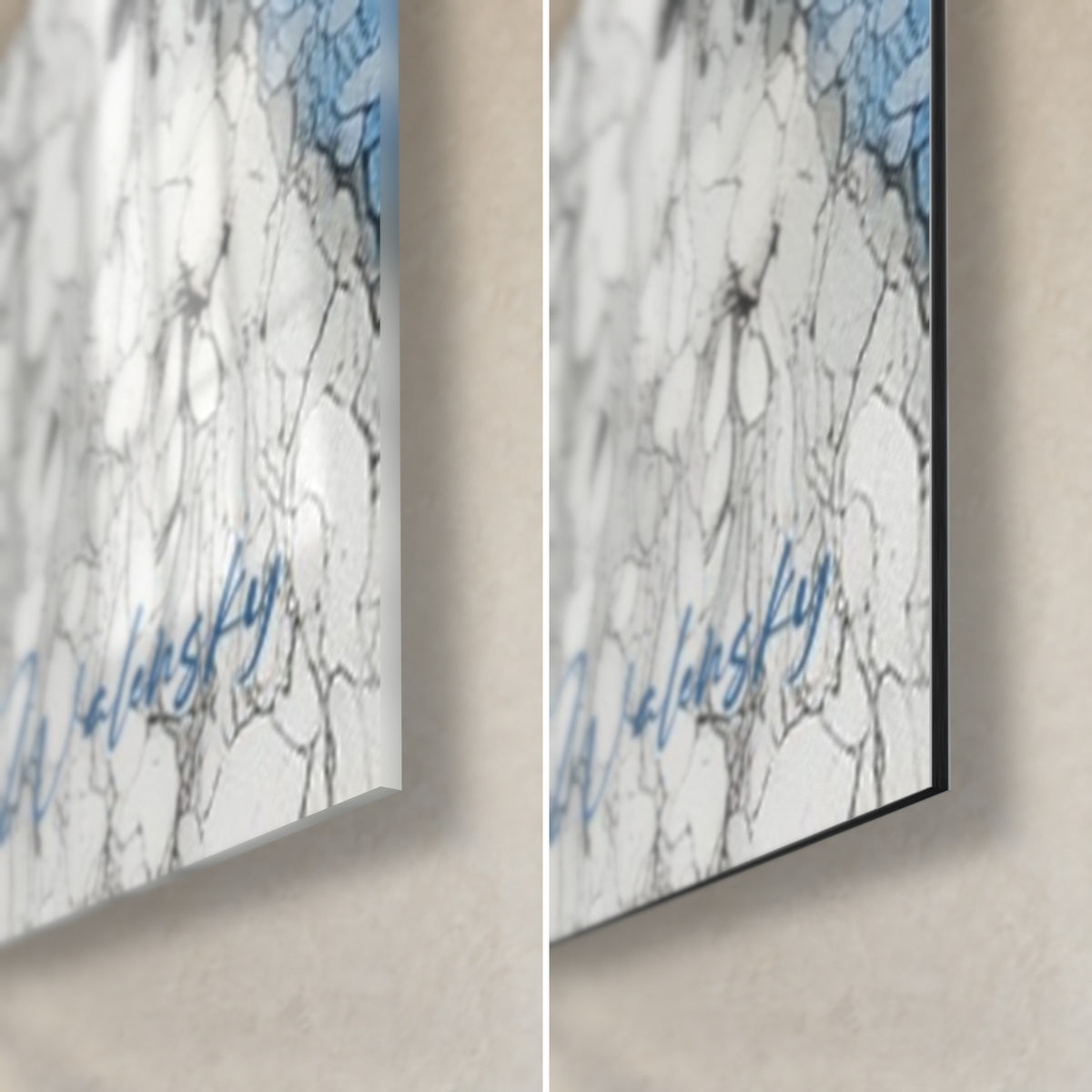 Tableau pingouin en éclats bleus et blancs craquelés, signature bleue, tranche noire de 3 mm, verre brillant et Dibond mat