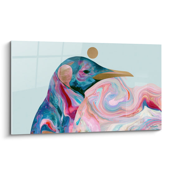 Pingouin marbré rose et bleu marine avec bec doré et disque solaire sur fond pastel clair
