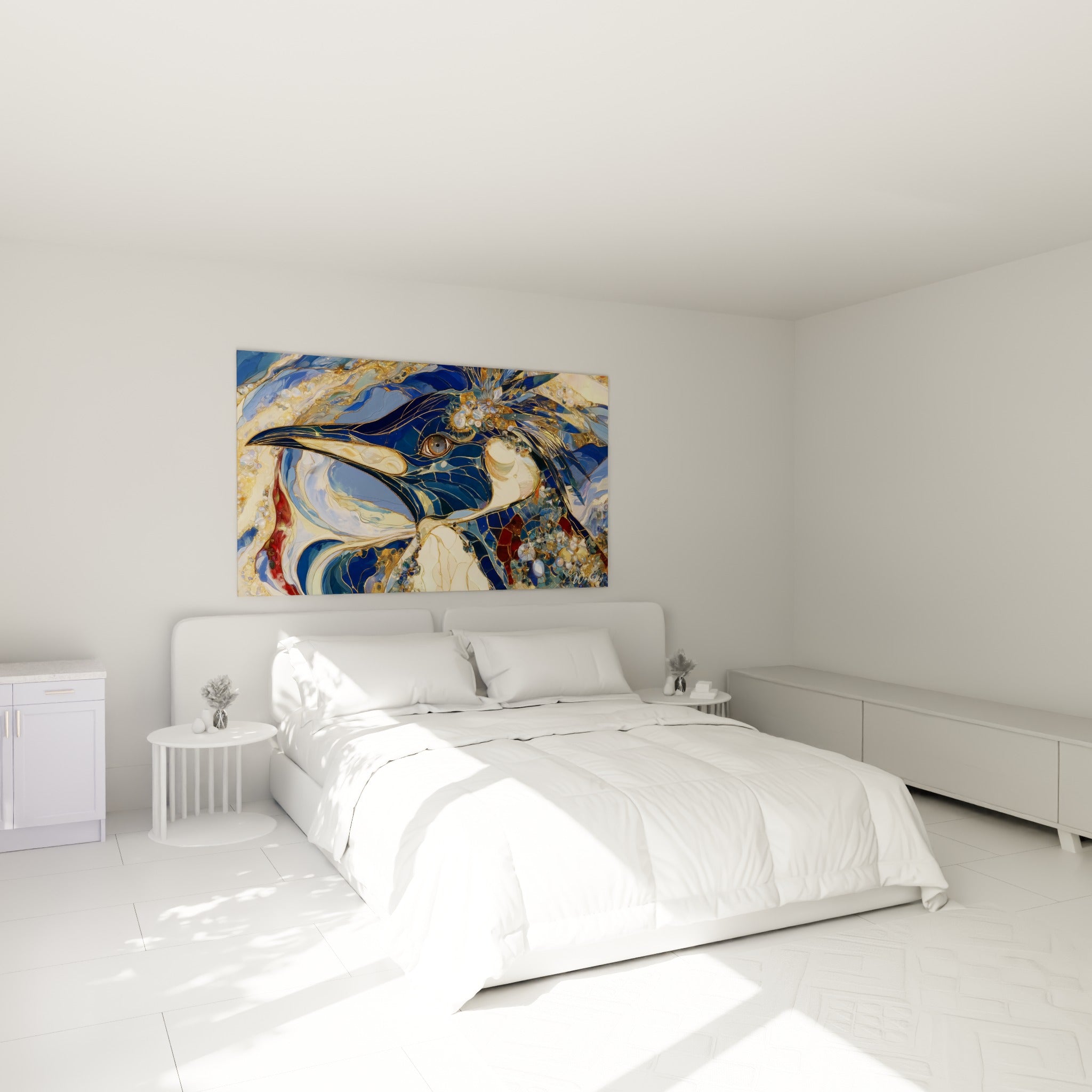 Portrait de pingouin bleu et or façon mosaïque, accroché au-dessus d'un lit dans une chambre claire