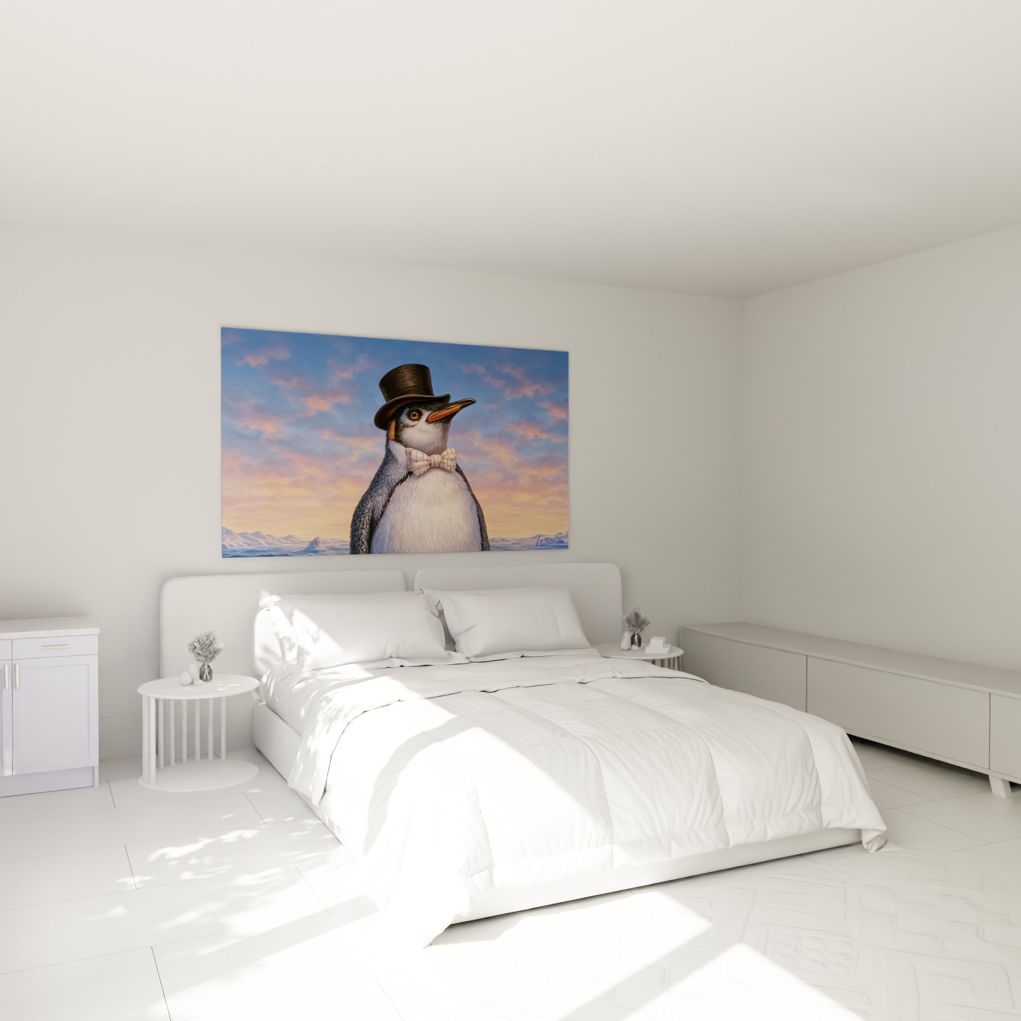 Portrait de pingouin élégant, tons orangés et bleu marine, au-dessus d'un lit dans une chambre claire