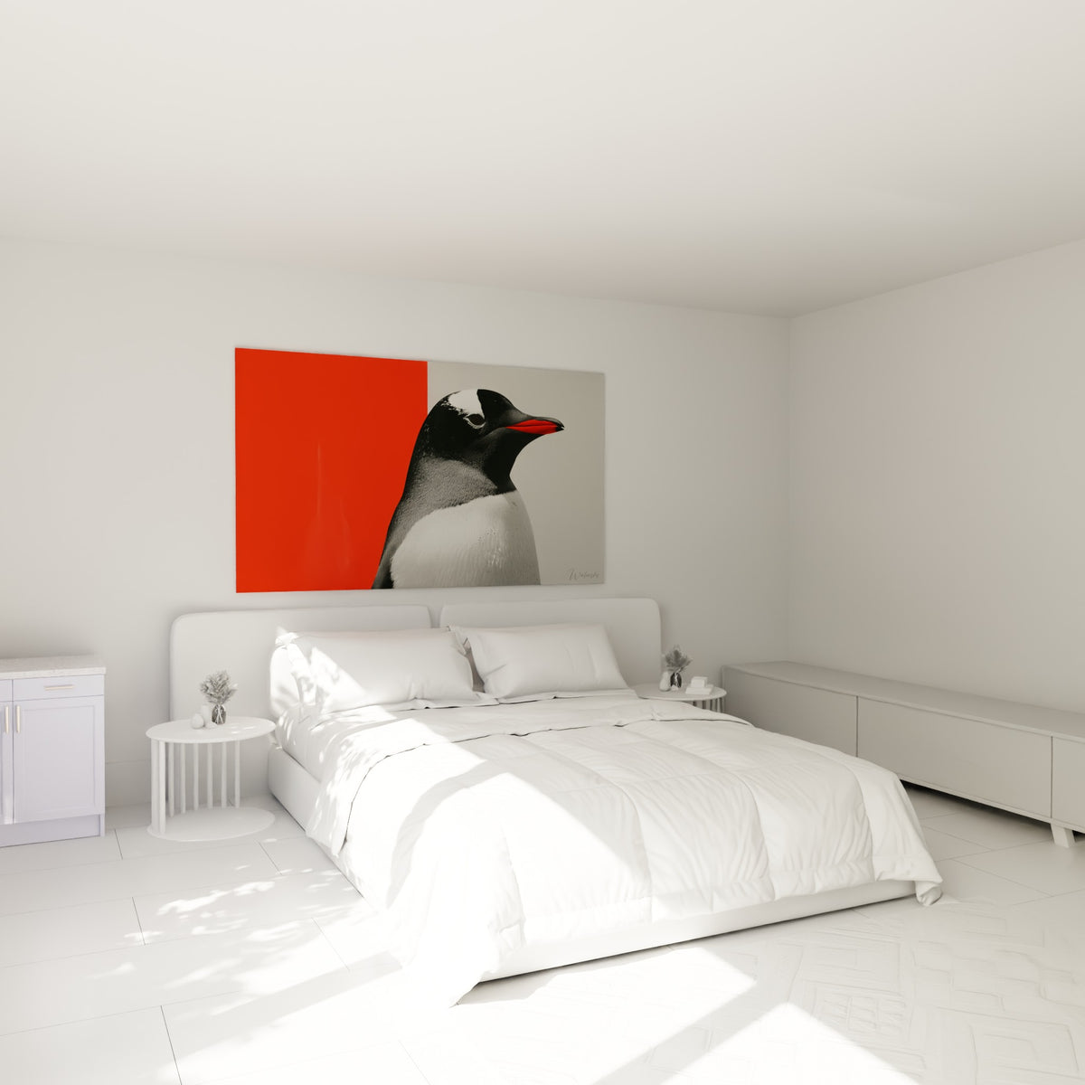 Portrait de pingouin noir, blanc et rouge éclatant, accroché au-dessus d'un lit dans une chambre claire