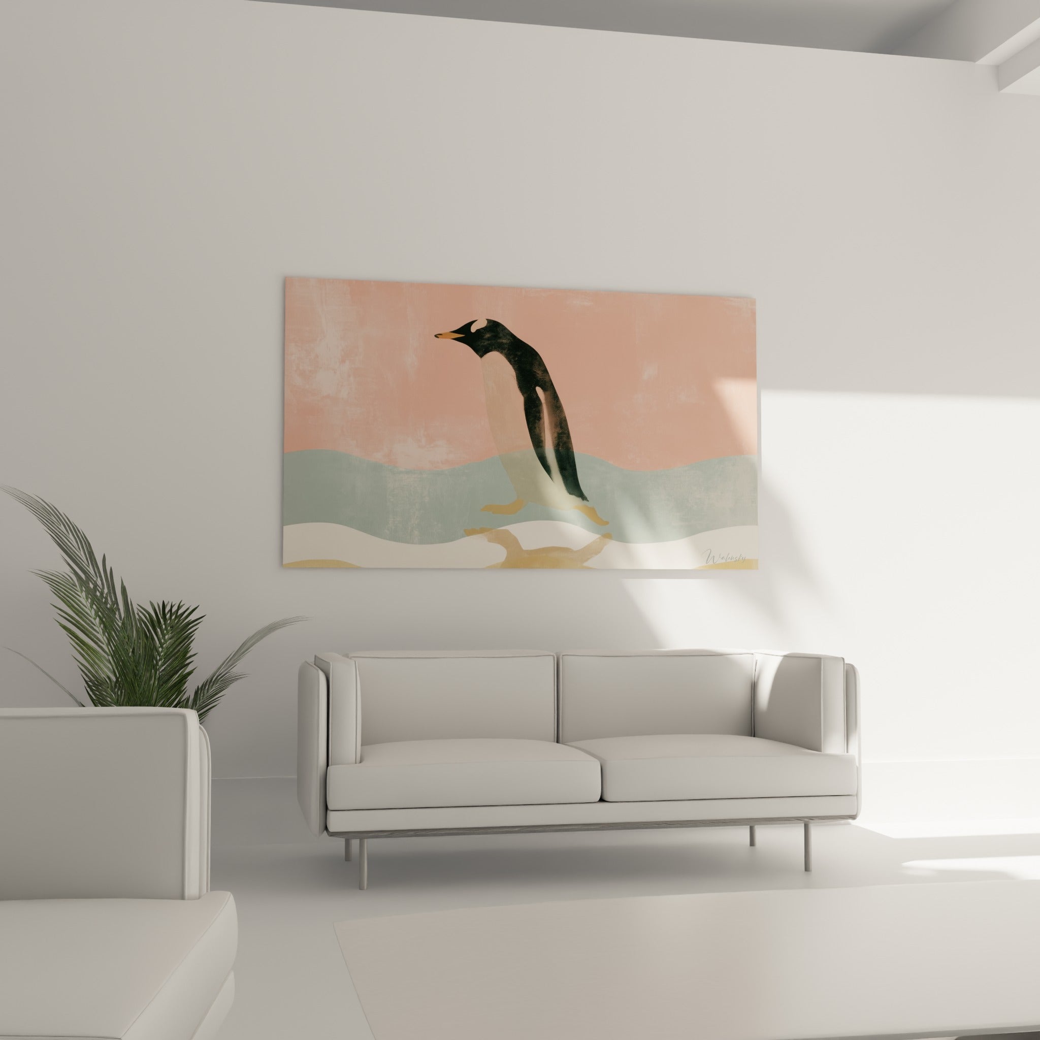 Pingouin élancé aux teintes pastel roses et vertes, suspendu au-dessus d'un canapé dans un salon lumineux