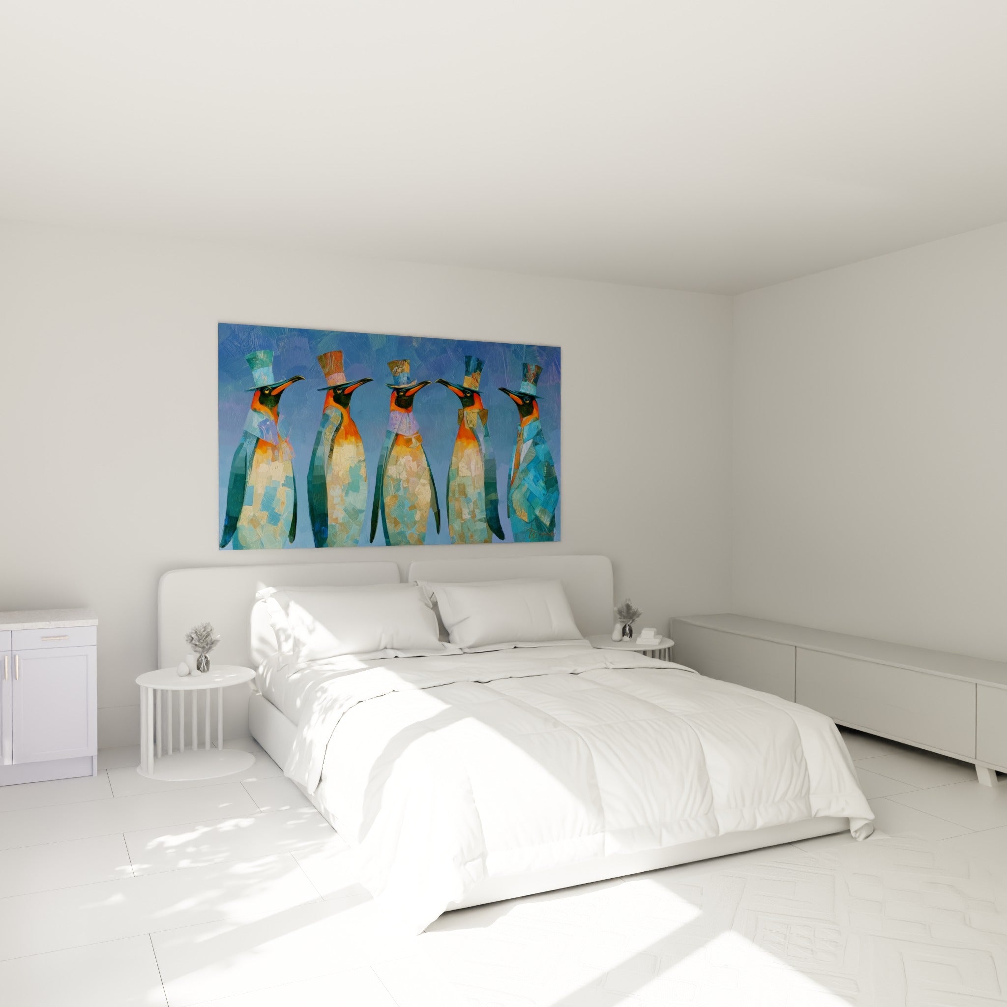Pingouins royaux aux teintes turquoise et dorées, hauts-de-forme colorés, accrochés au-dessus d'un lit dans une chambre claire.
