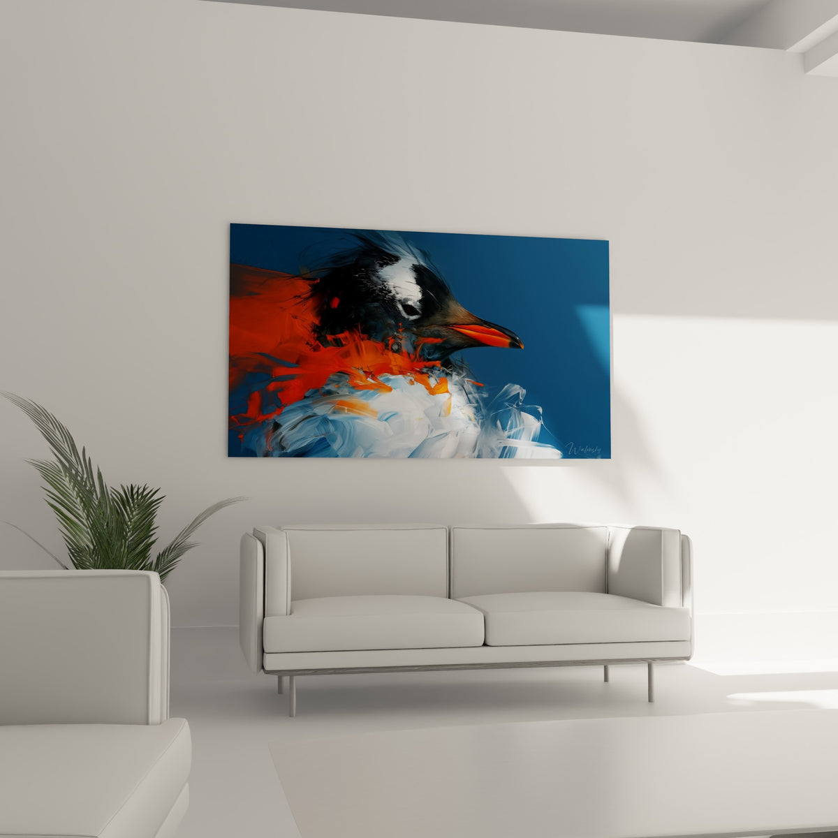 Oiseau au bec orange et plumage blanc éclaté accroché au-dessus d'un canapé dans un salon lumineux