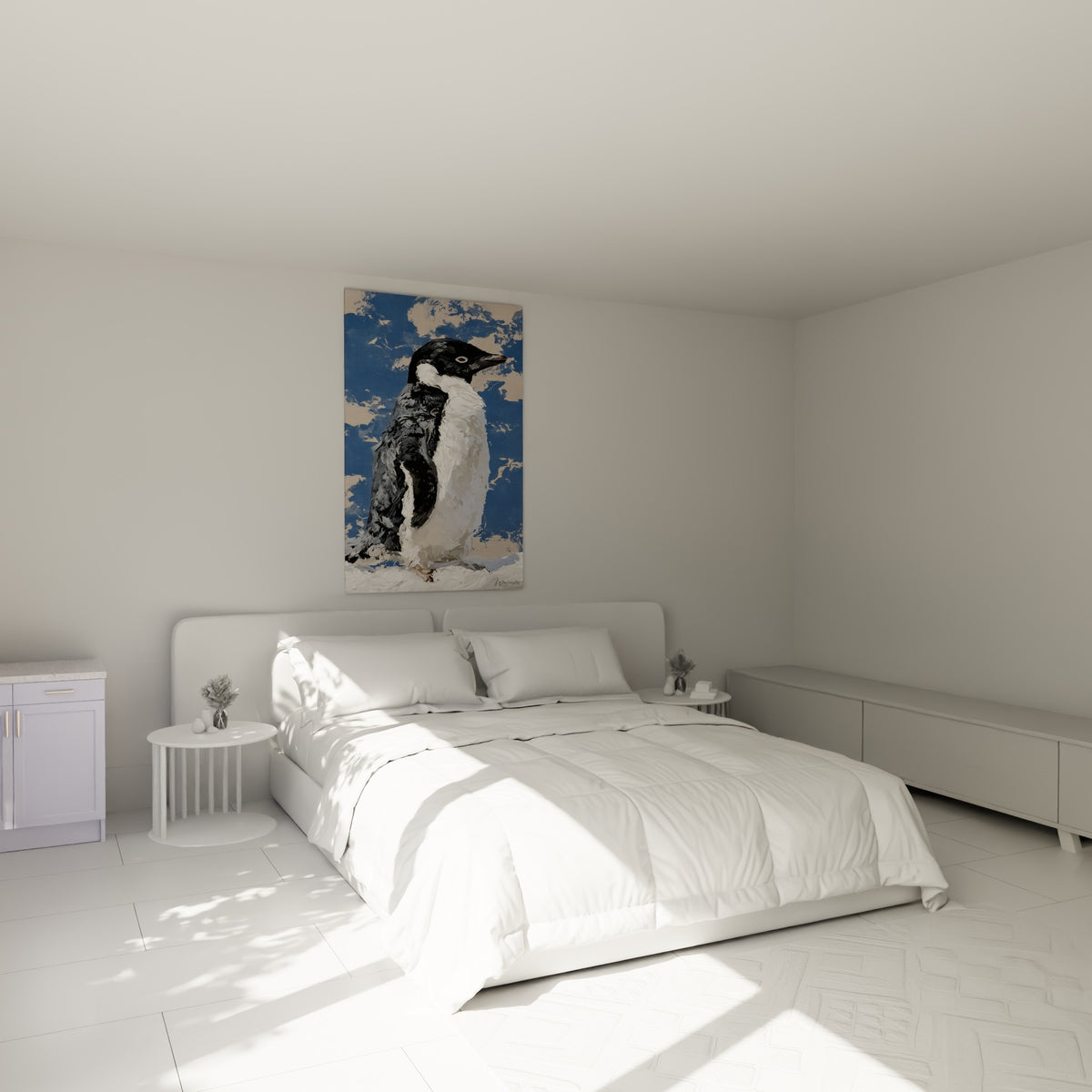 Silhouette de pingouin bleu et blanc, plumage empâté, au-dessus d'un lit dans une chambre claire