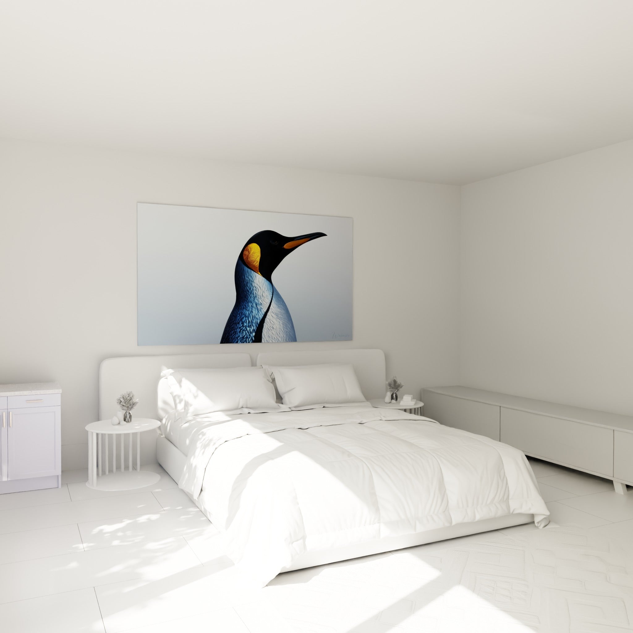 Portrait de pingouin bleuté et doré accroché au-dessus d'un lit dans une chambre claire