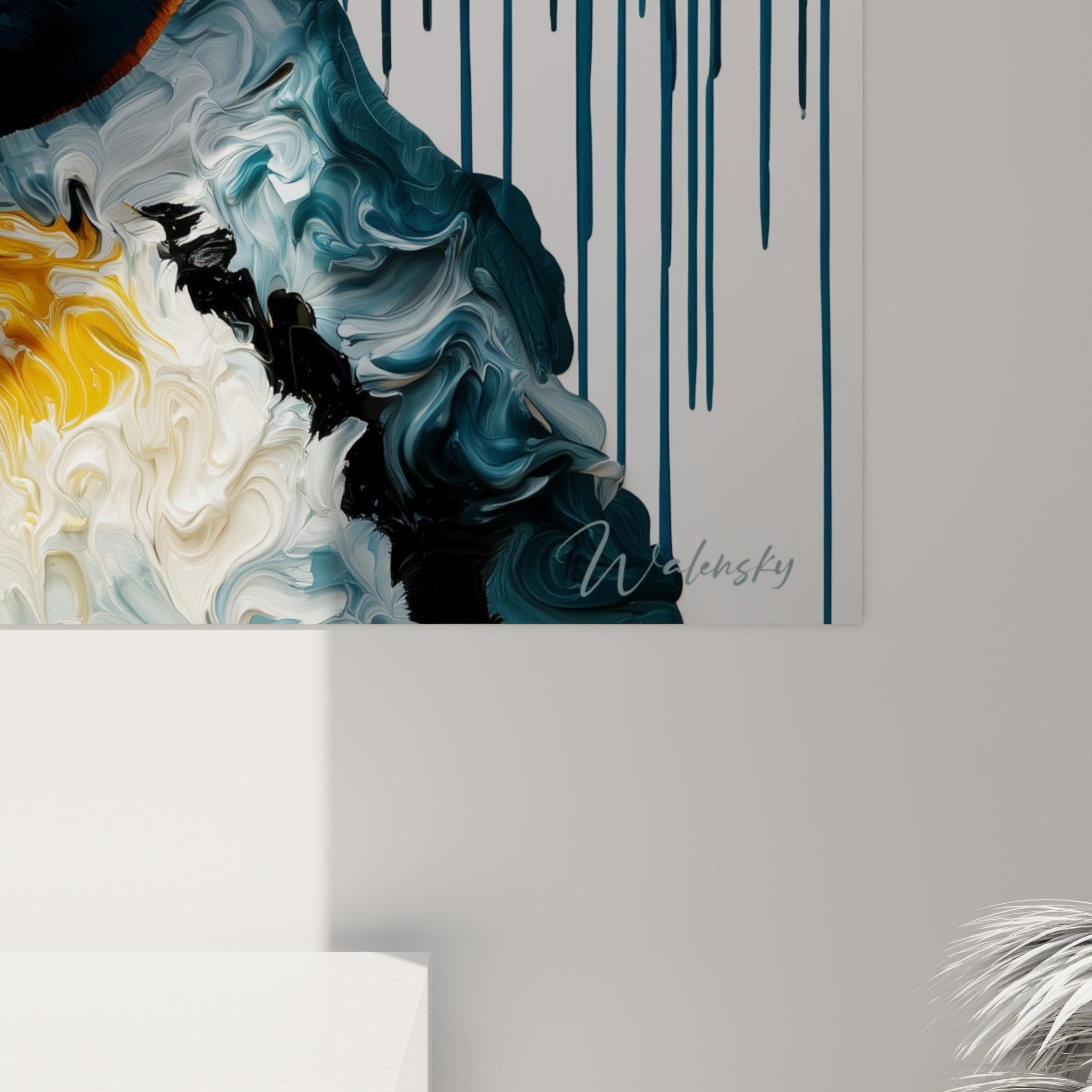 Empâtements blancs et coulures dorées se mêlant au bleu anthracite du plumage, matière picturale dense et texturée
